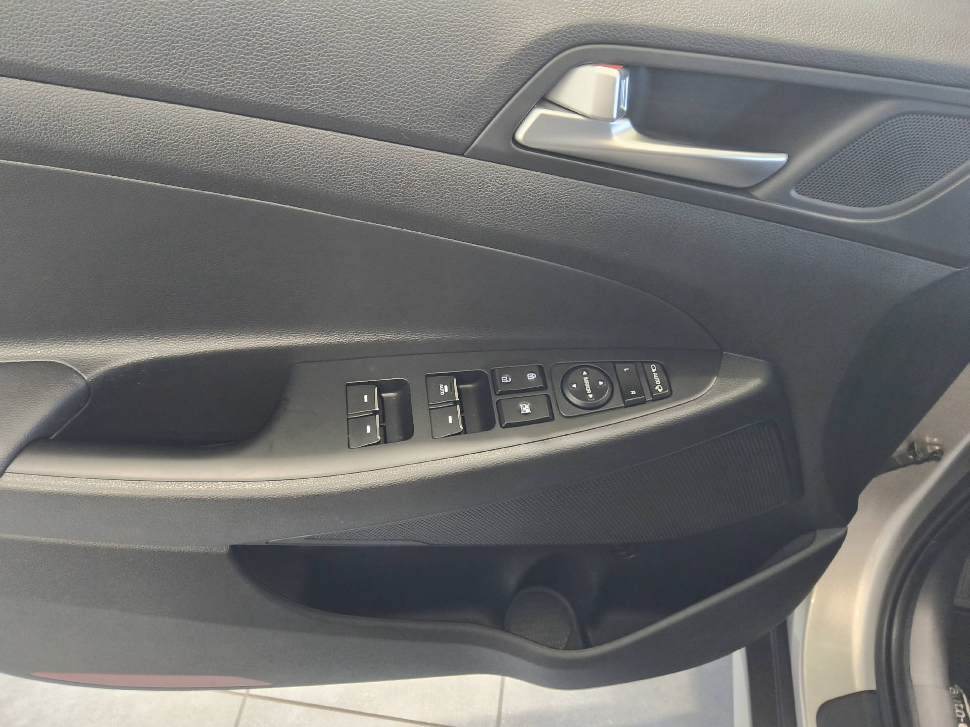 HYUNDAI Tucson 2.0 CRDi 185 Vertex 4WD-image-16