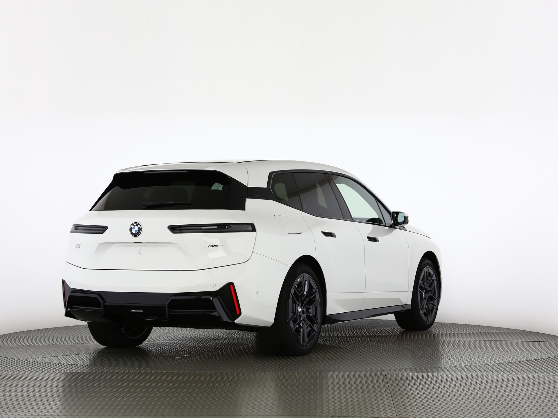 BMW iX xDrive60-showroom-element-1