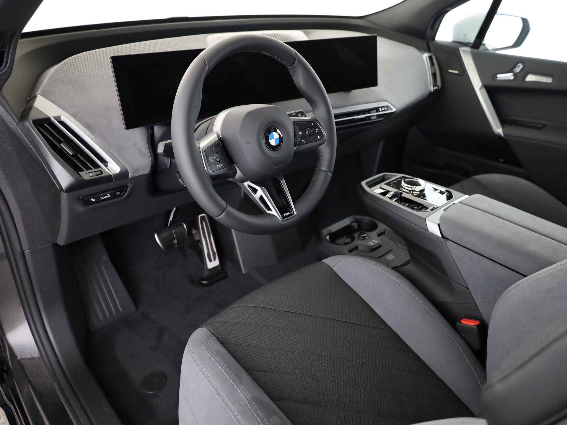 BMW iX xDrive60-image-9