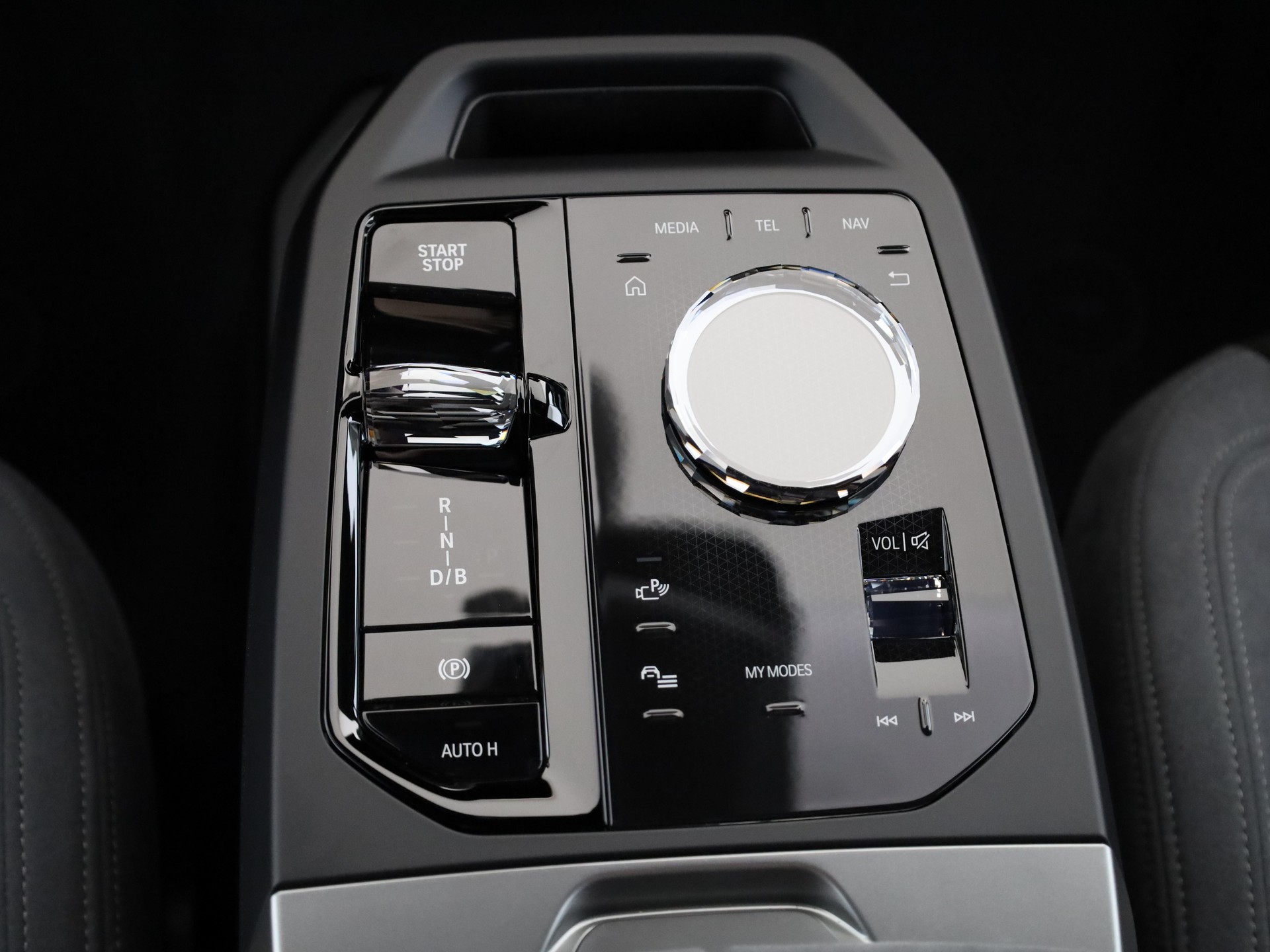 BMW iX xDrive60-image-19