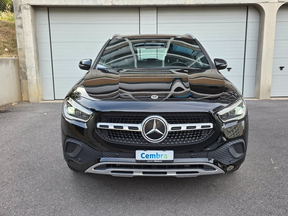 MERCEDES-BENZ GLA 180d Style 8G-DCT