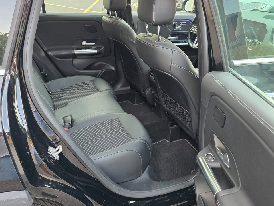 MERCEDES-BENZ GLA 180d Style 8G-DCT-image-11