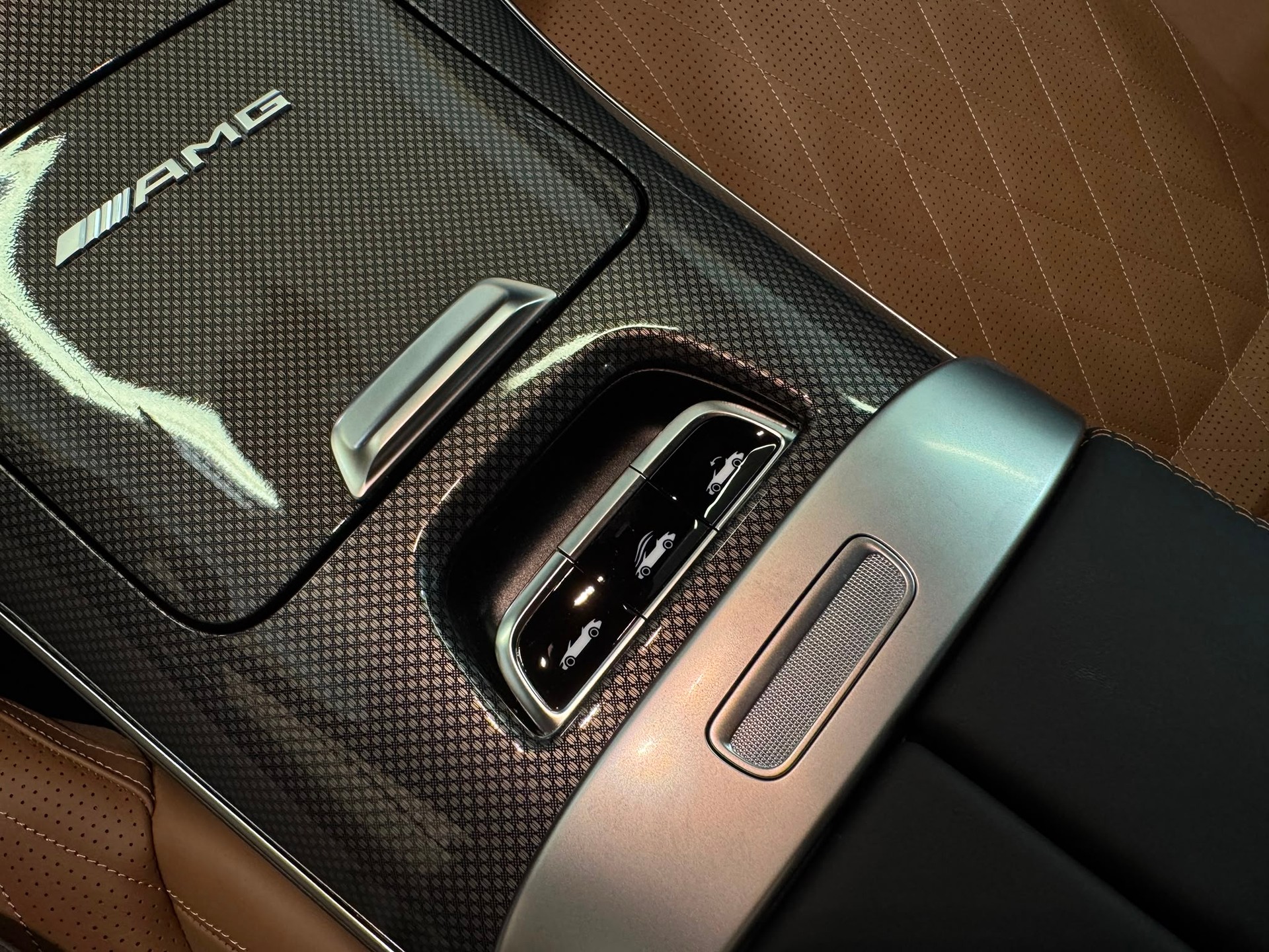 MERCEDES-BENZ CLE AMG 53 Cabrio 4Matic+ 9G-Tronic-image-17