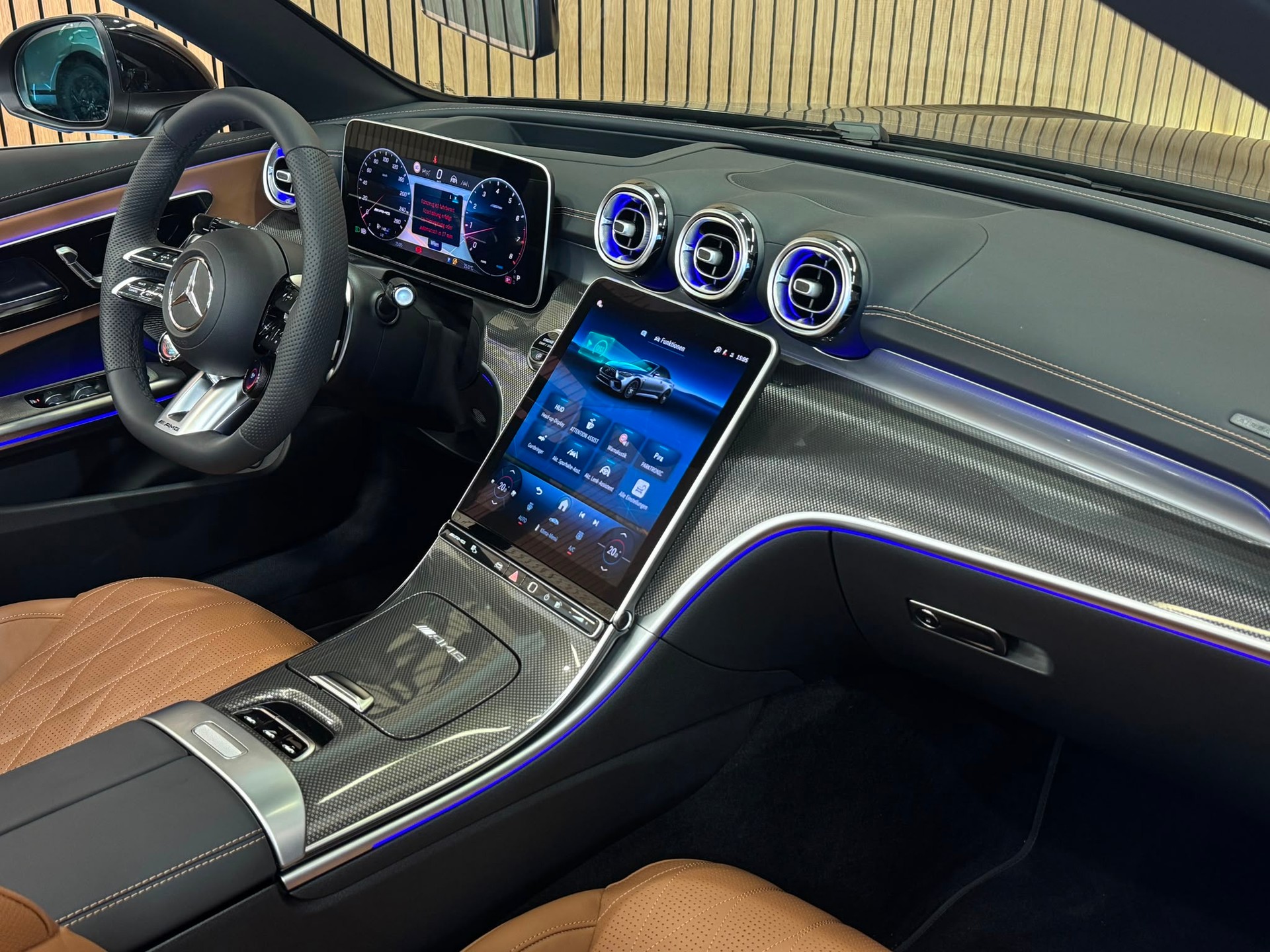 MERCEDES-BENZ CLE AMG 53 Cabrio 4Matic+ 9G-Tronic-image-29