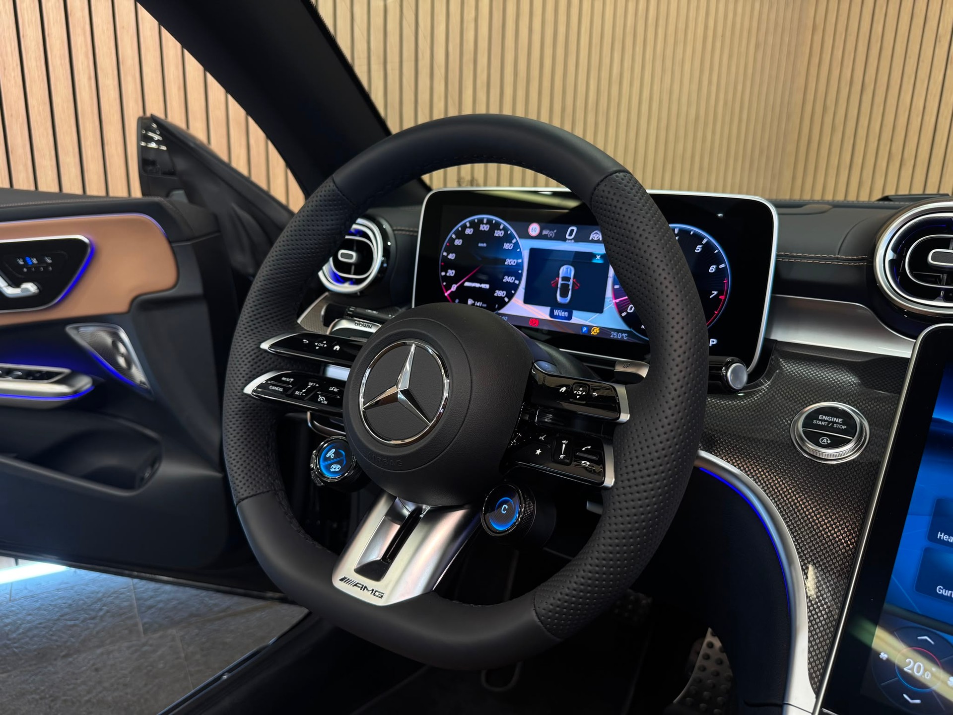 MERCEDES-BENZ CLE AMG 53 Cabrio 4Matic+ 9G-Tronic-image-12
