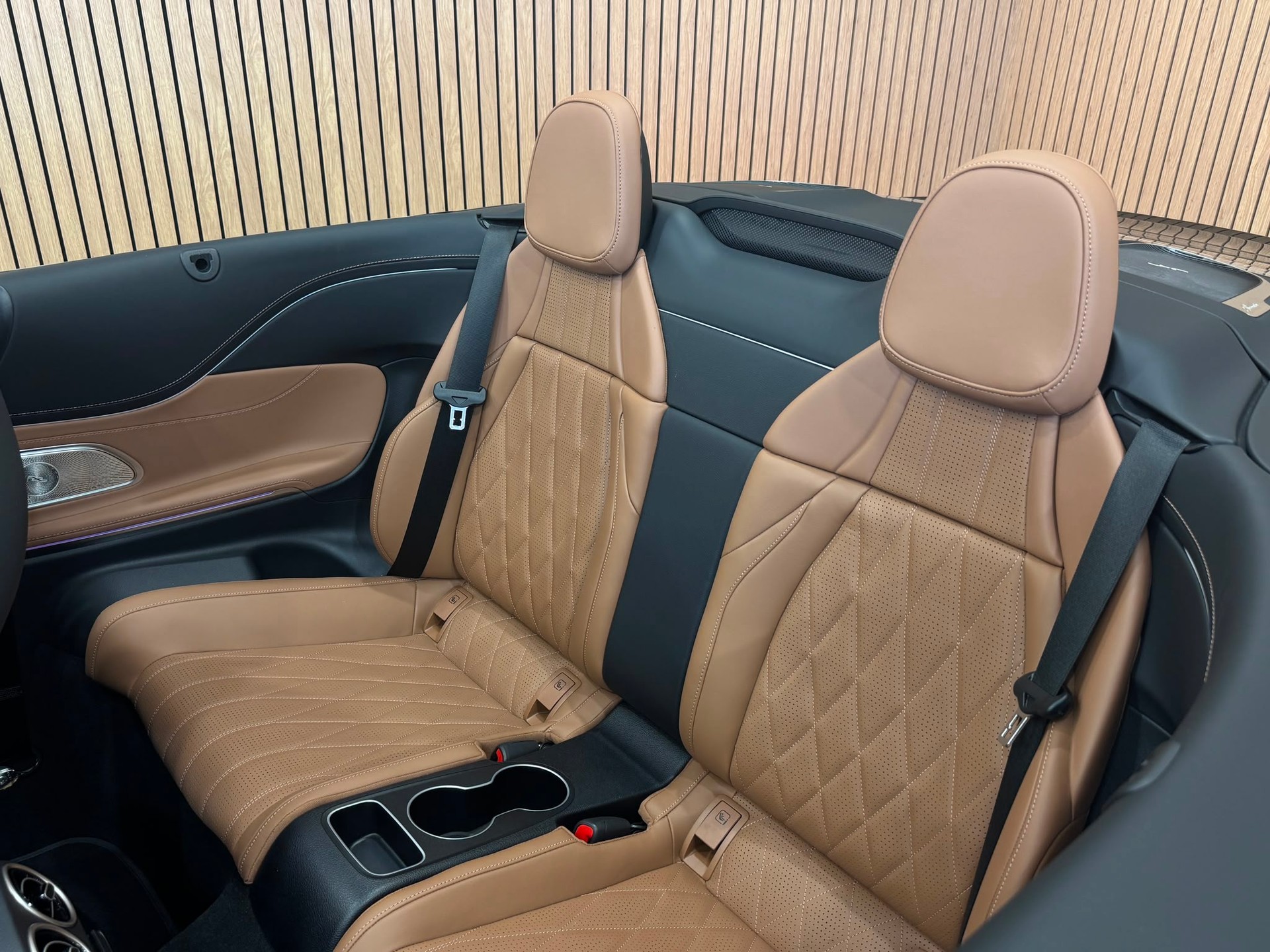 MERCEDES-BENZ CLE AMG 53 Cabrio 4Matic+ 9G-Tronic-image-31