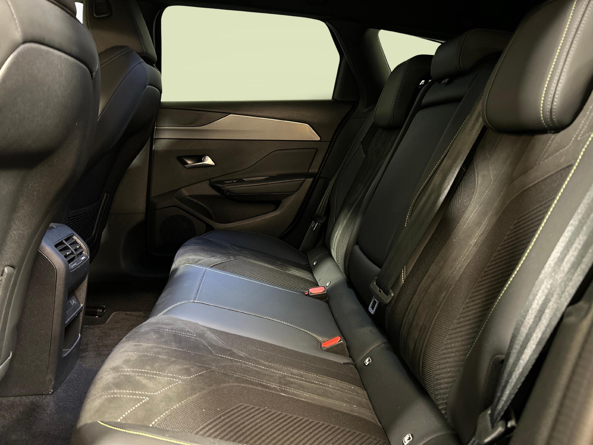 PEUGEOT 308 SW 1.6 PHEV 180 GT-showroom-element-3