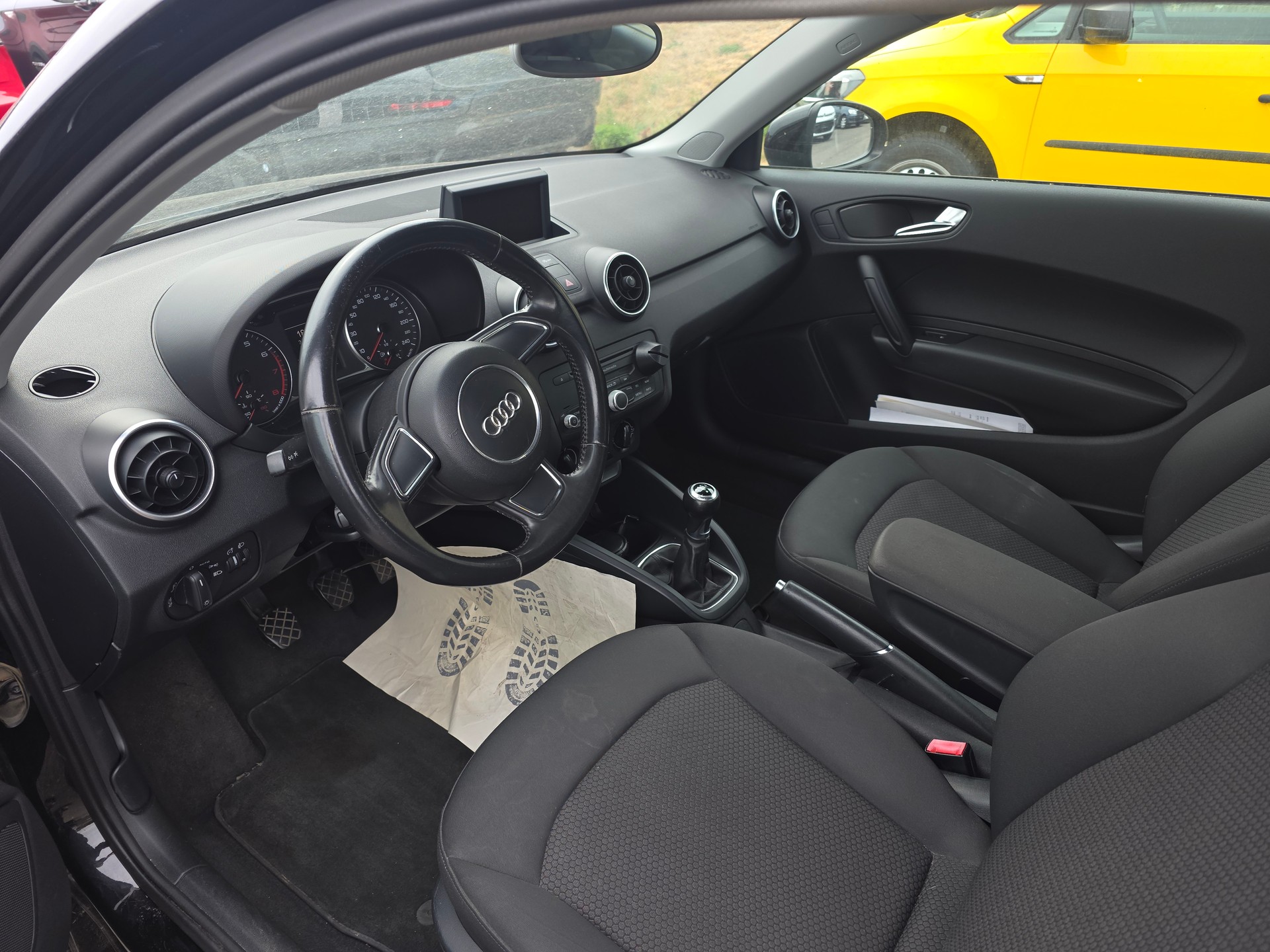 AUDI A1 1.2 TFSI Attraction-image-3