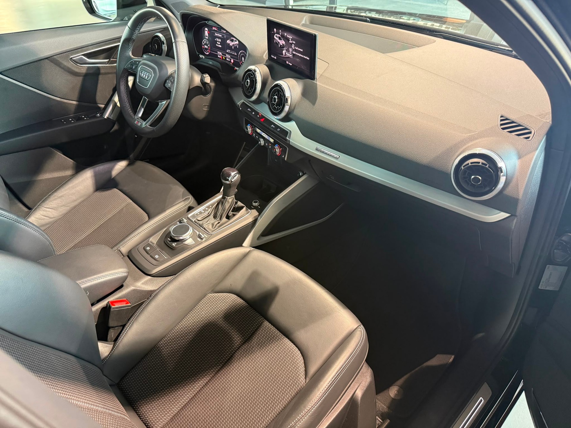AUDI Q2 40 TFSI quattro S-tronic-image-11