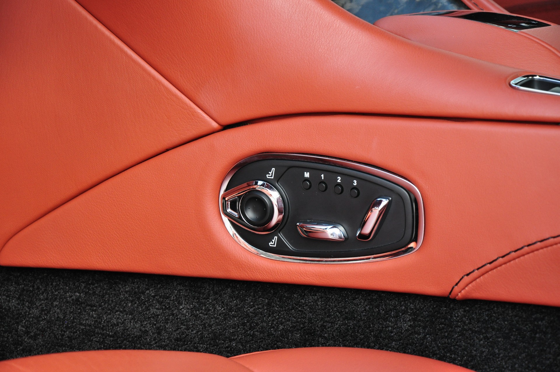 ASTON MARTIN DBS Coupé Superleggera-image-23