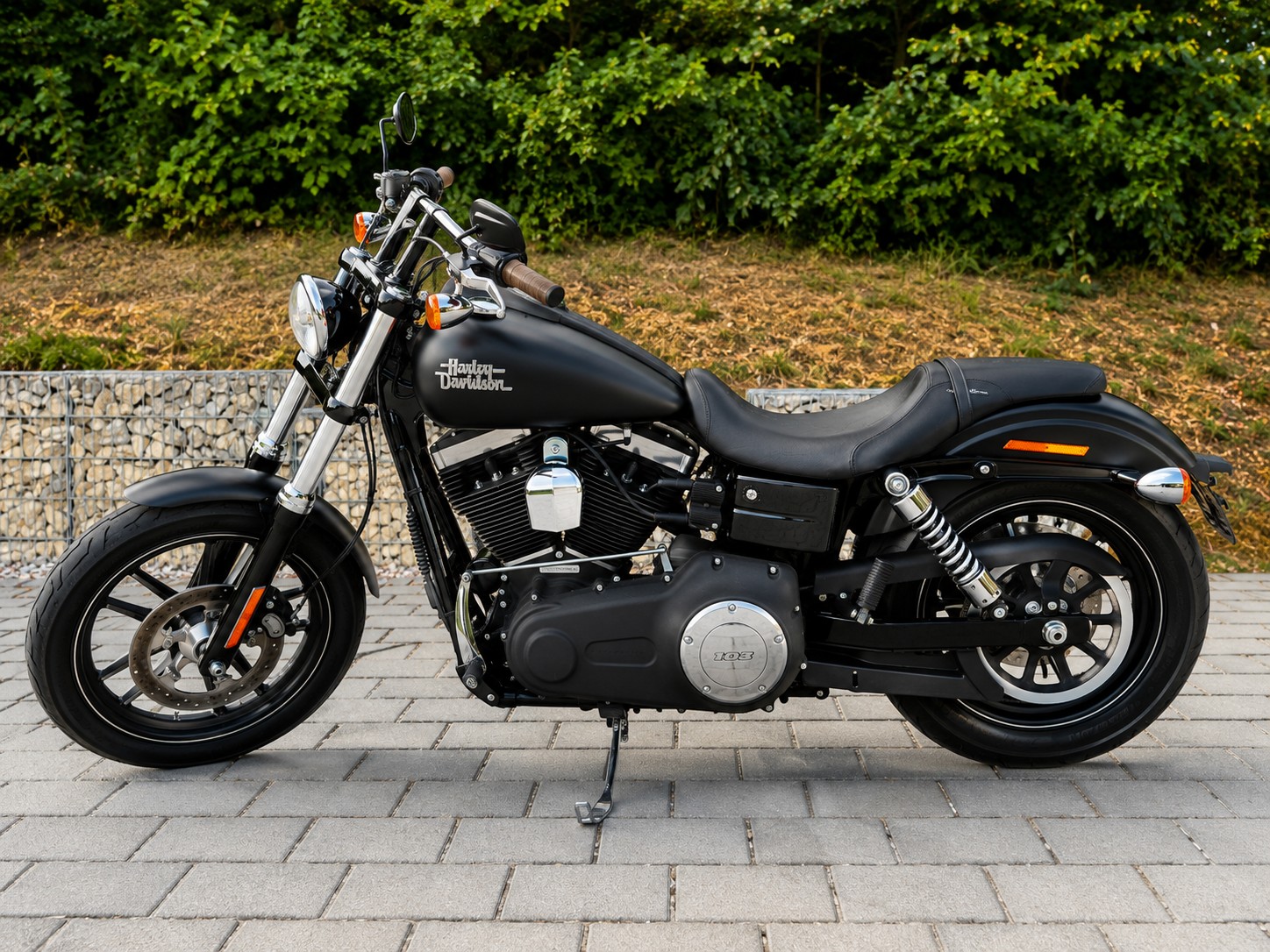 HARLEY-DAVIDSON FXDBC Dyna Street Bob Special 103 ABS-image-0