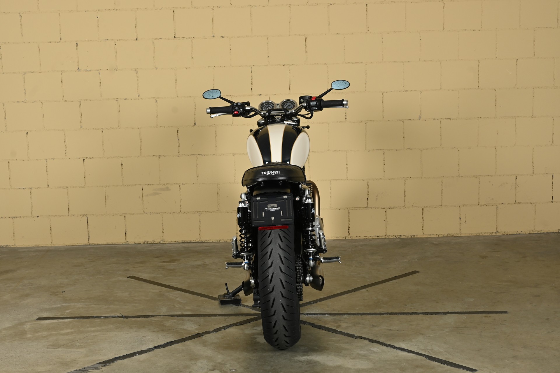 TRIUMPH Bonneville T120-image-11