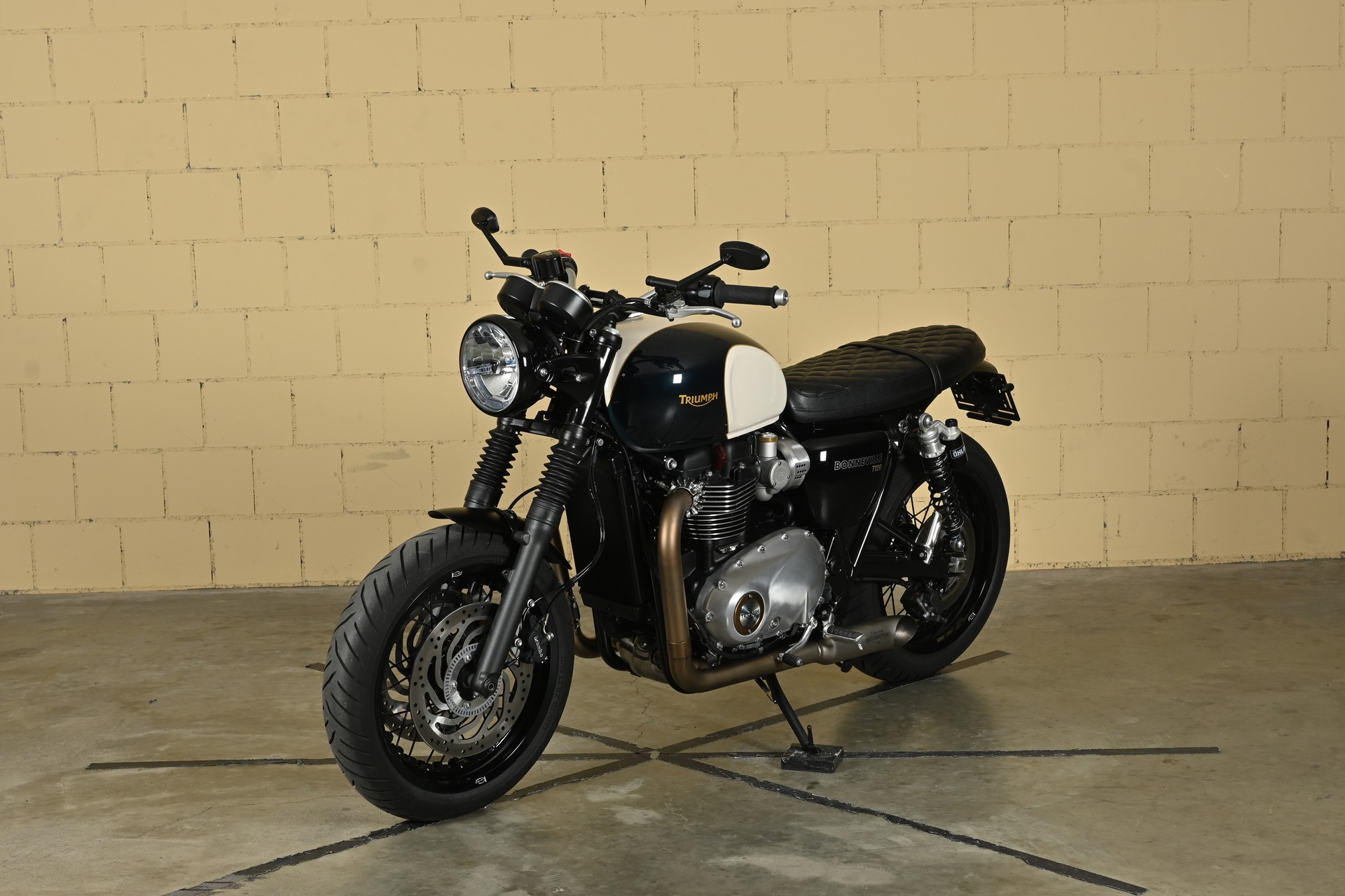 TRIUMPH Bonneville T120-image-5