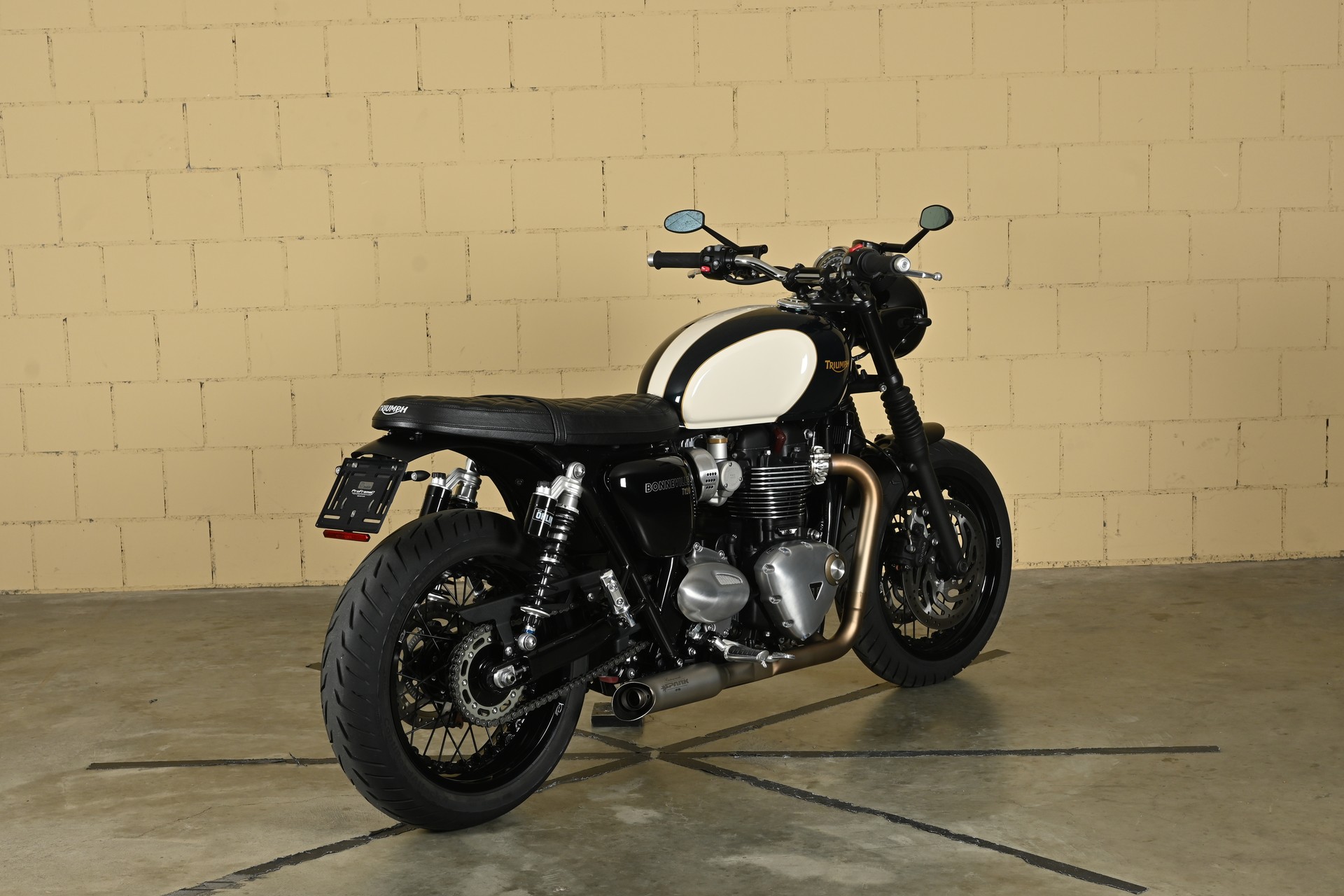 TRIUMPH Bonneville T120-image-13