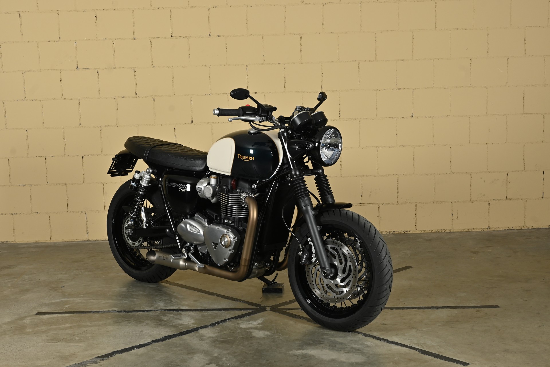 TRIUMPH Bonneville T120-image-3