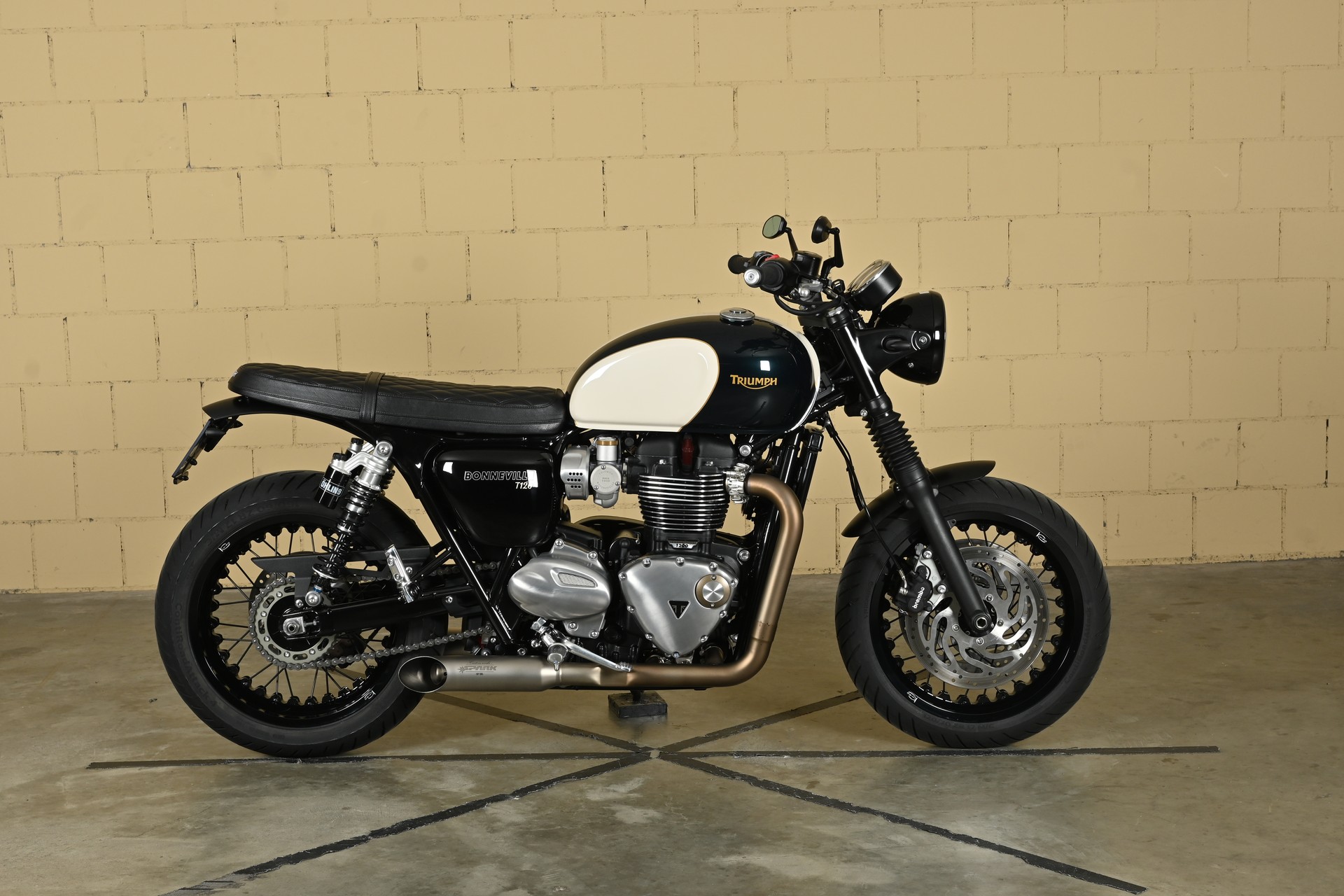 TRIUMPH Bonneville T120-image-15