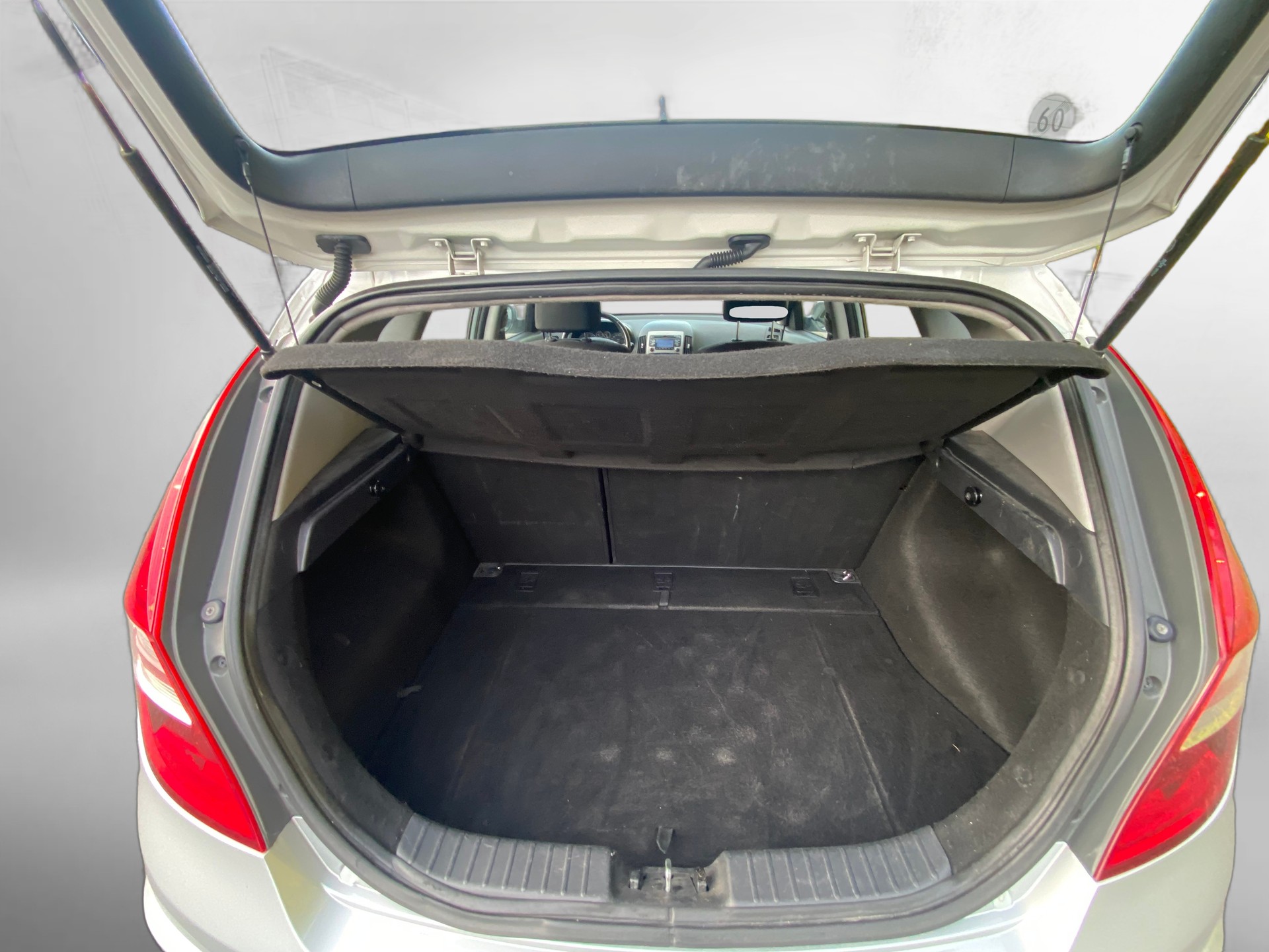 HYUNDAI i30 1.6 Swiss Plus Edition Automatic-image-12