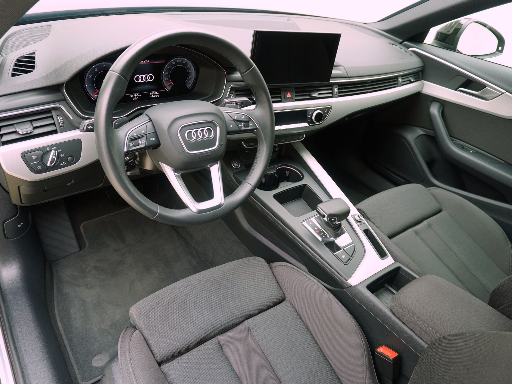 AUDI A4 40 TFSI S line S-Tronic-image-9