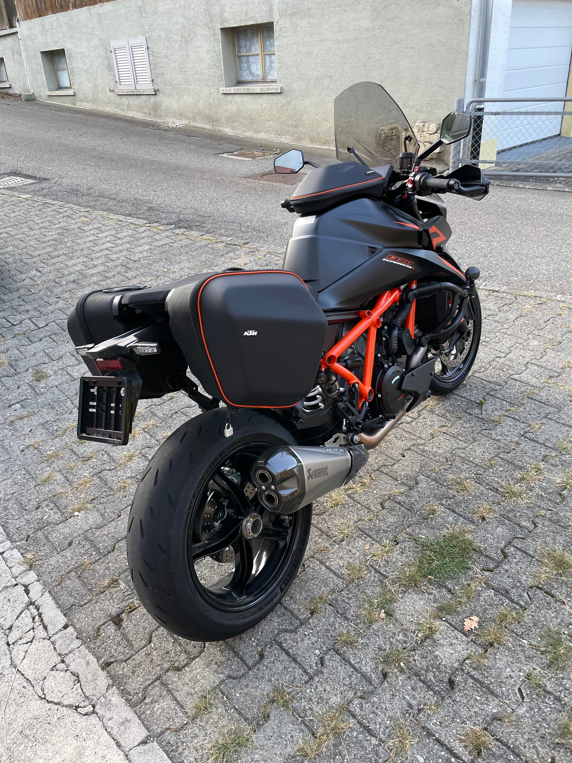 KTM 1390 Super Duke R-image-3