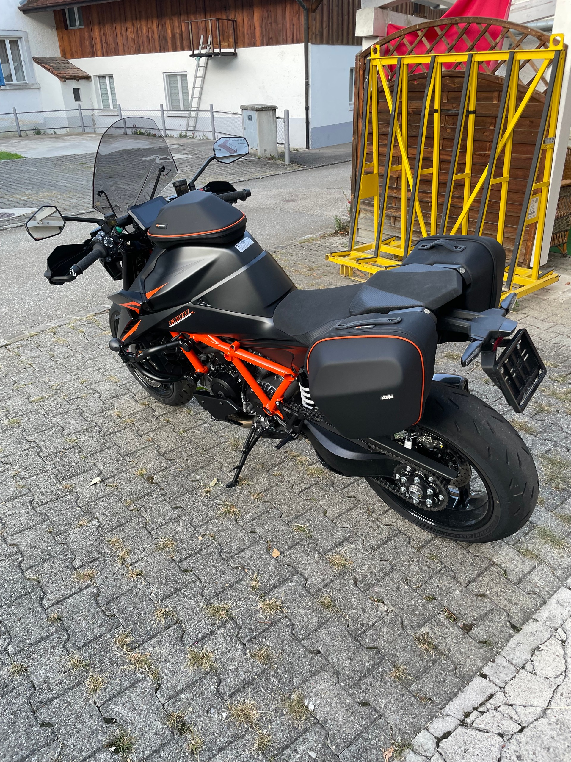 KTM 1390 Super Duke R-image-2