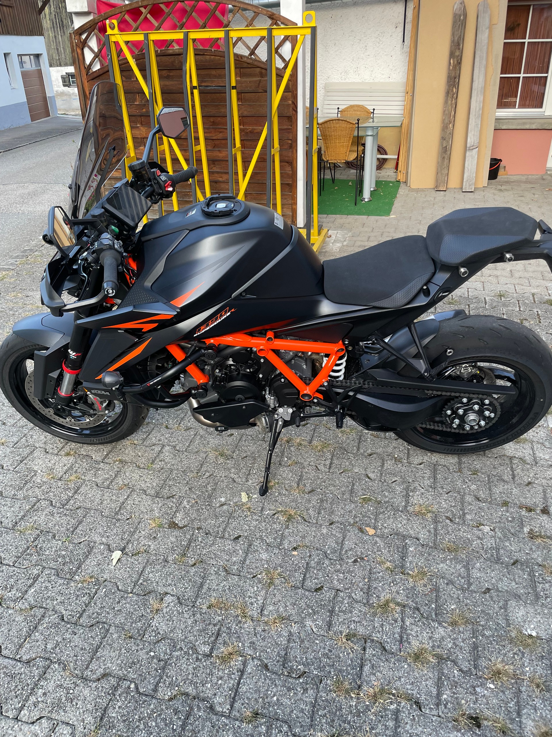 KTM 1390 Super Duke R-image-4