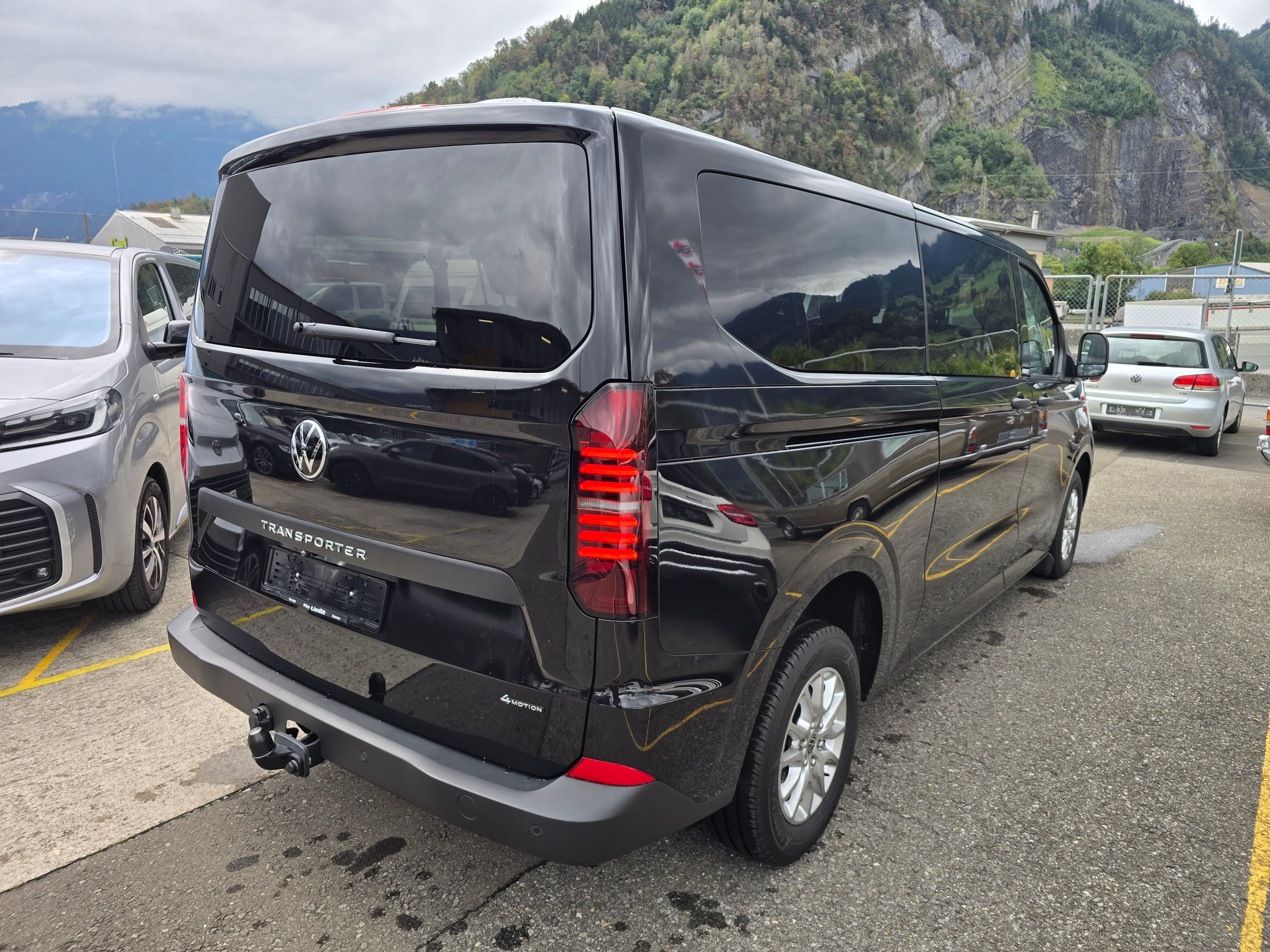 VW Multivan 2.0 TDI DSG Lang **ANHÄNGER KUPPLUNG** GRATIS SERVICE bis 100 000 Km-image-4