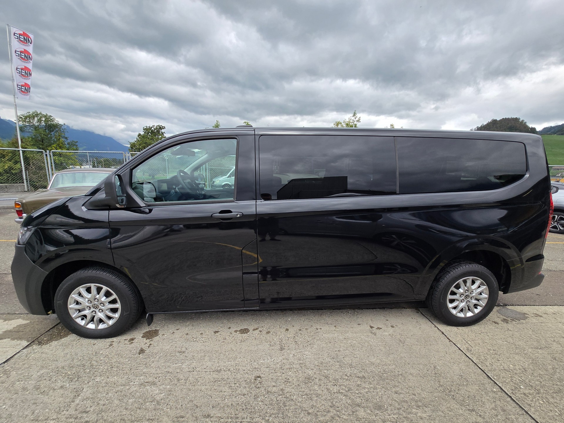 VW Multivan 2.0 TDI DSG Lang **ANHÄNGER KUPPLUNG** GRATIS SERVICE bis 100 000 Km-image-2