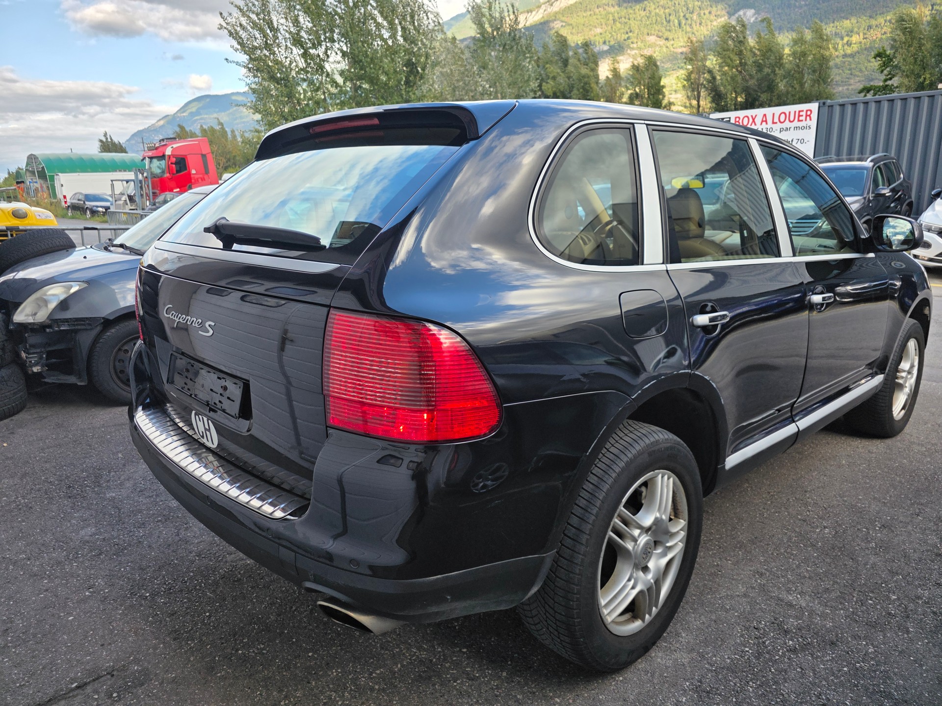 PORSCHE Cayenne S-showroom-element-3