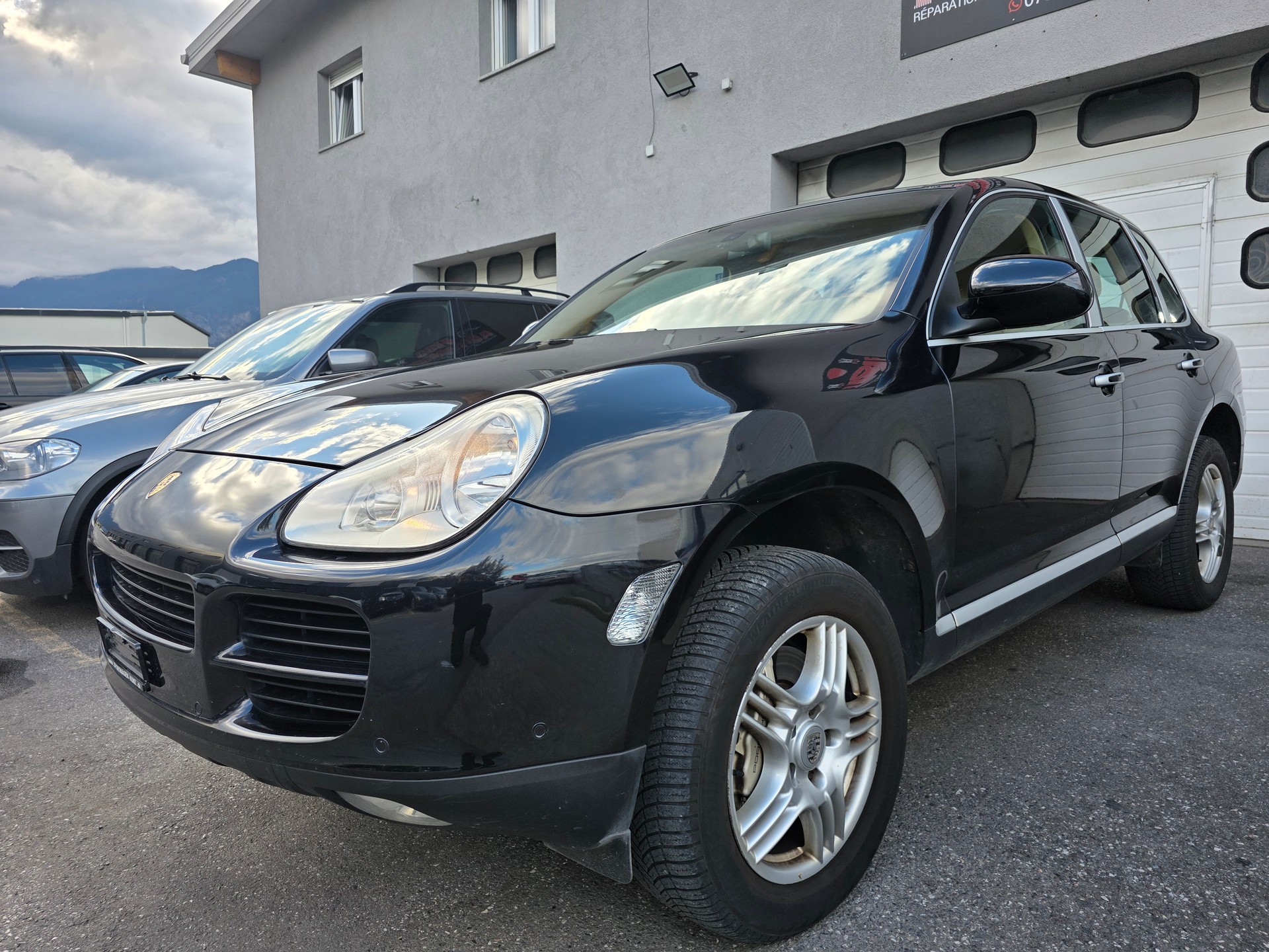 PORSCHE Cayenne S-showroom-element-1