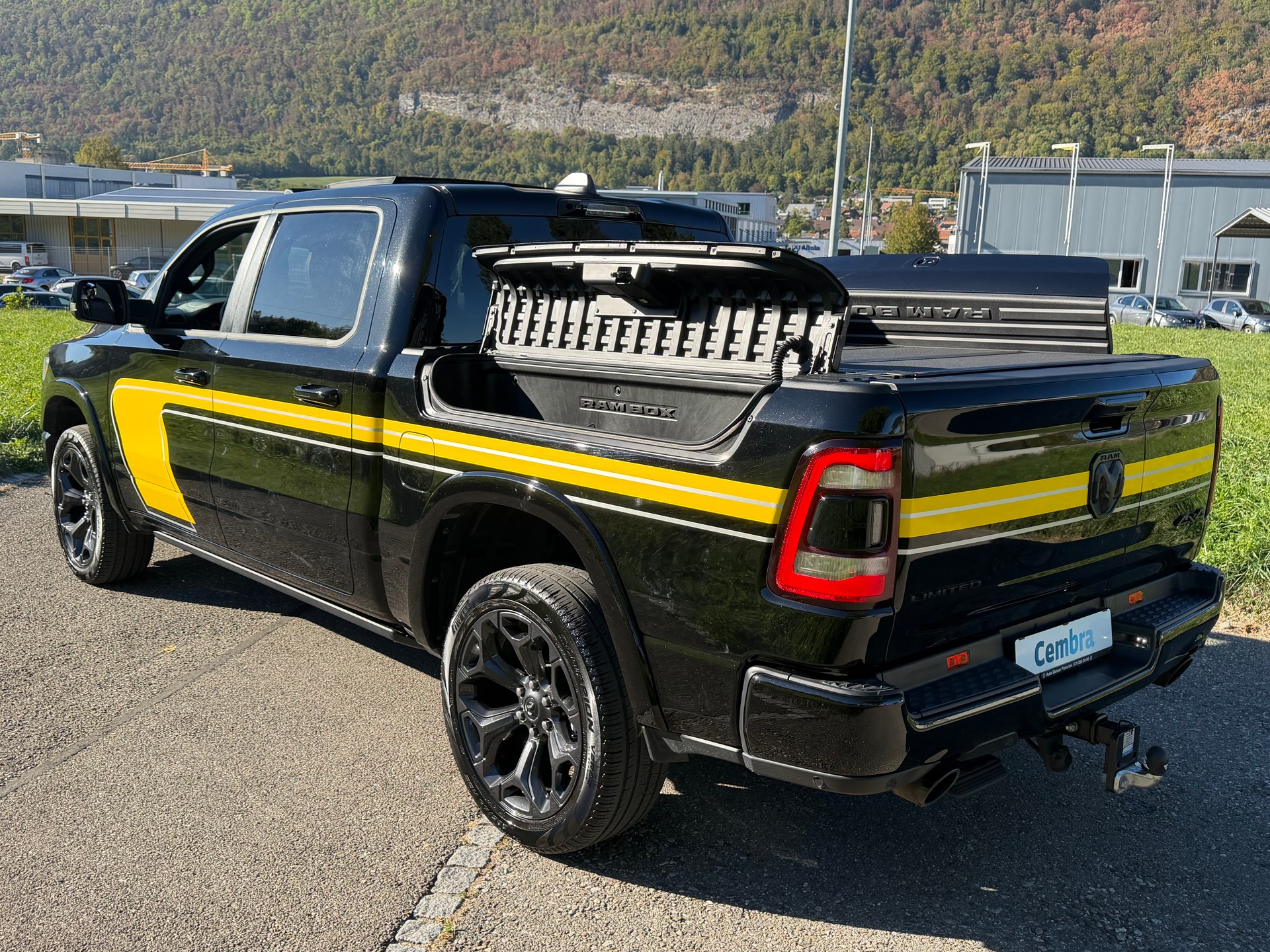 DODGE RAM LIMITED !! V8 5,7 400 PS CREW CAB "NEUSTES MODELL" VOLL OPTIONEN. INKL. LUFTFEDERUNG + AHK 3500 KG. MIT RAM BOX.-image-8
