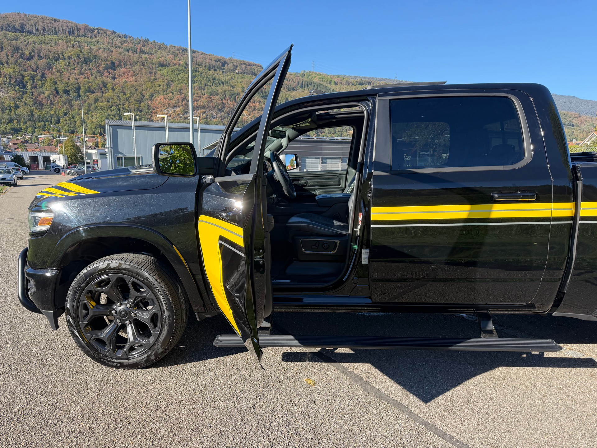 DODGE RAM LIMITED !! V8 5,7 400 PS CREW CAB "NEUSTES MODELL" VOLL OPTIONEN. INKL. LUFTFEDERUNG + AHK 3500 KG. MIT RAM BOX.-image-5