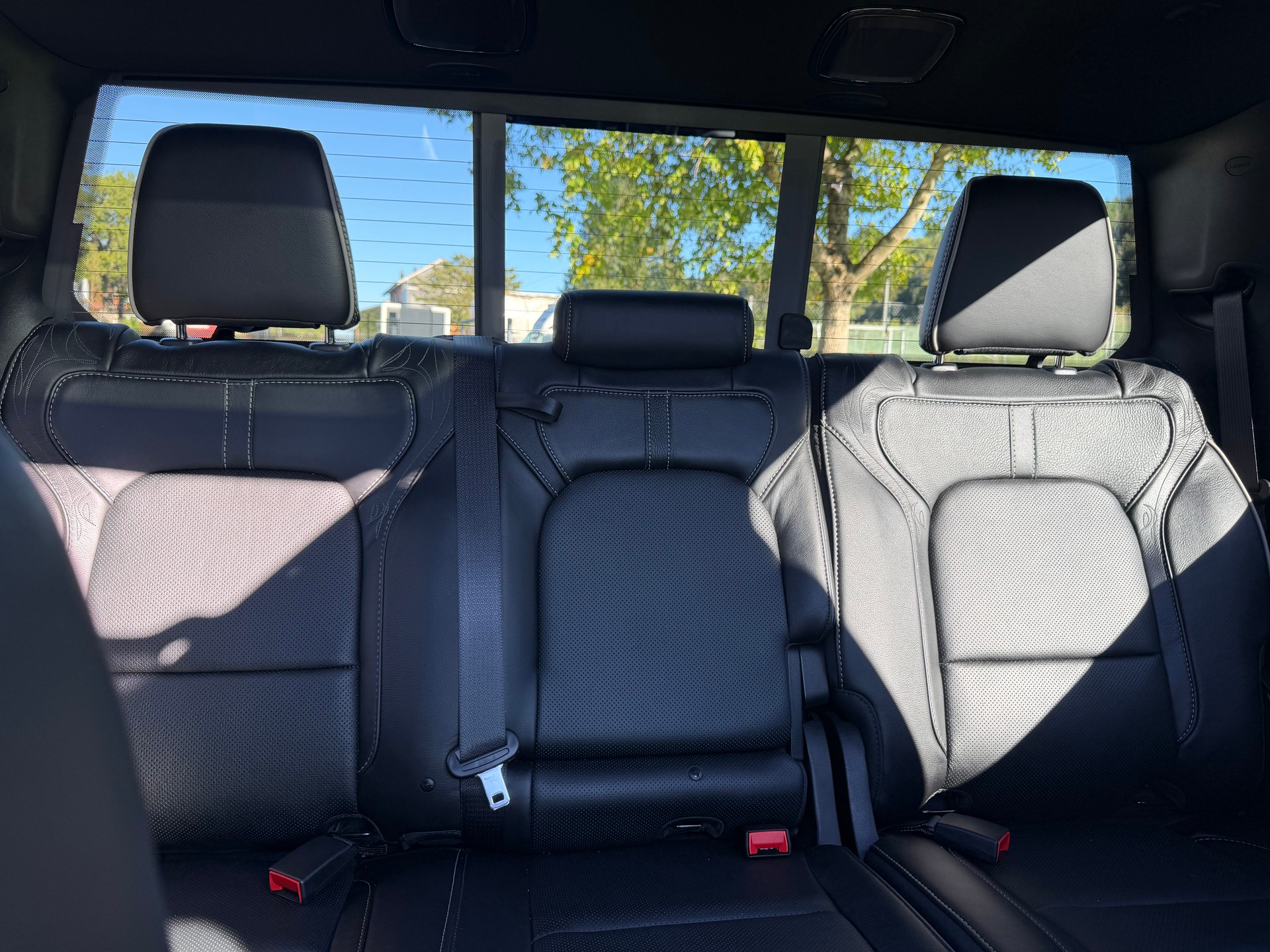 DODGE RAM LIMITED !! V8 5,7 400 PS CREW CAB "NEUSTES MODELL" VOLL OPTIONEN. INKL. LUFTFEDERUNG + AHK 3500 KG. MIT RAM BOX.-image-49