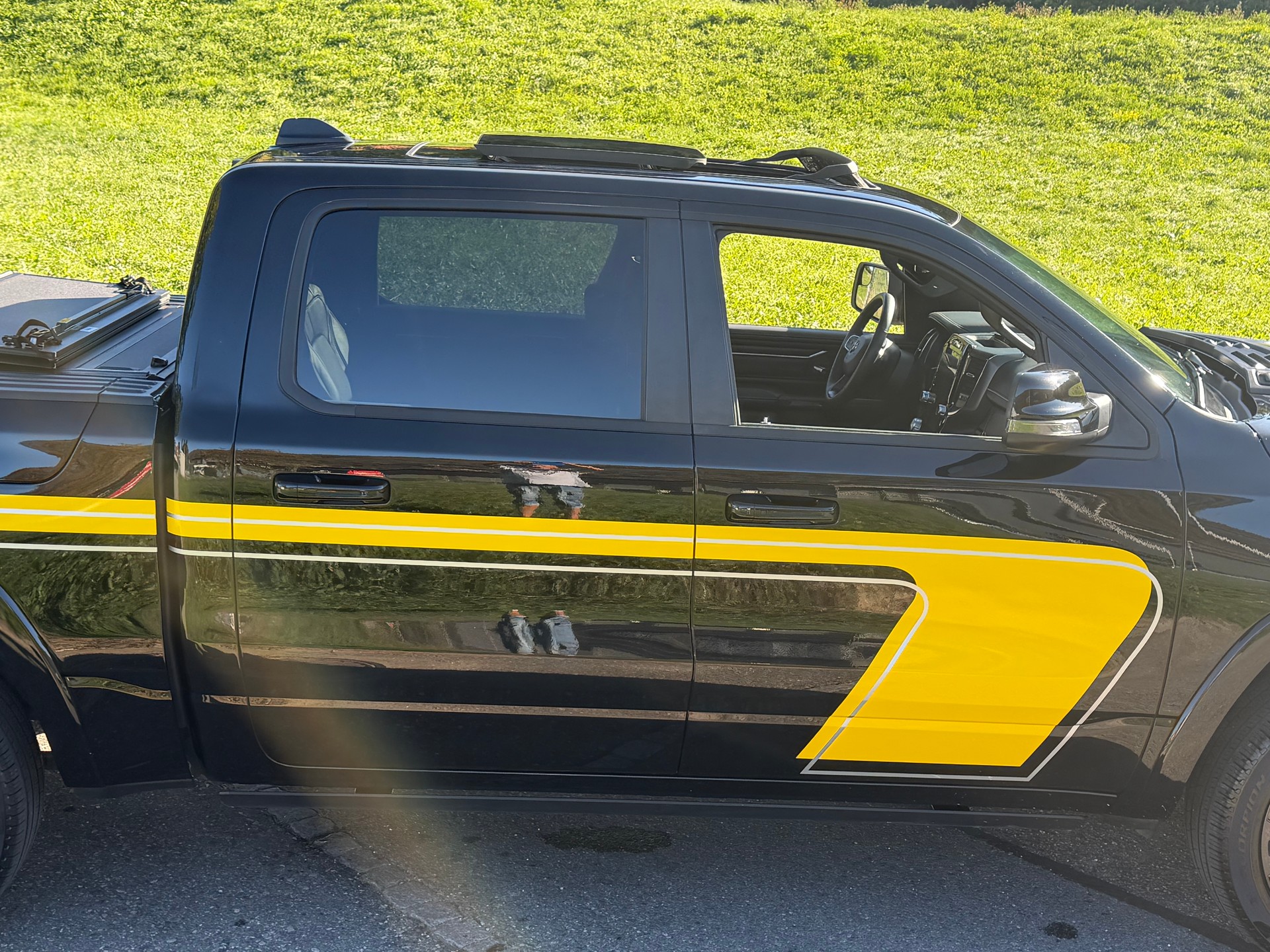 DODGE RAM LIMITED !! V8 5,7 400 PS CREW CAB "NEUSTES MODELL" VOLL OPTIONEN. INKL. LUFTFEDERUNG + AHK 3500 KG. MIT RAM BOX.-image-6