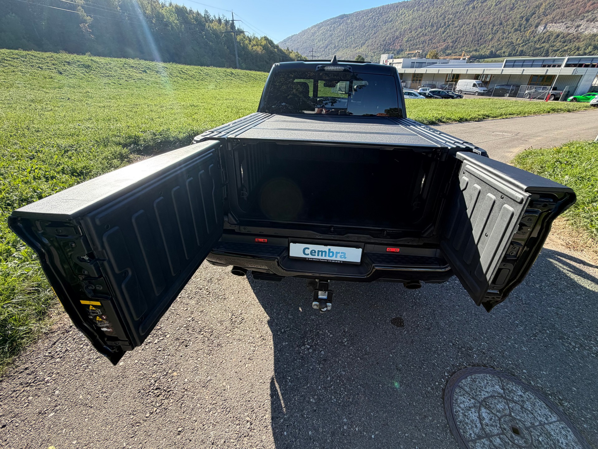 DODGE RAM LIMITED !! V8 5,7 400 PS CREW CAB "NEUSTES MODELL" VOLL OPTIONEN. INKL. LUFTFEDERUNG + AHK 3500 KG. MIT RAM BOX.-image-13