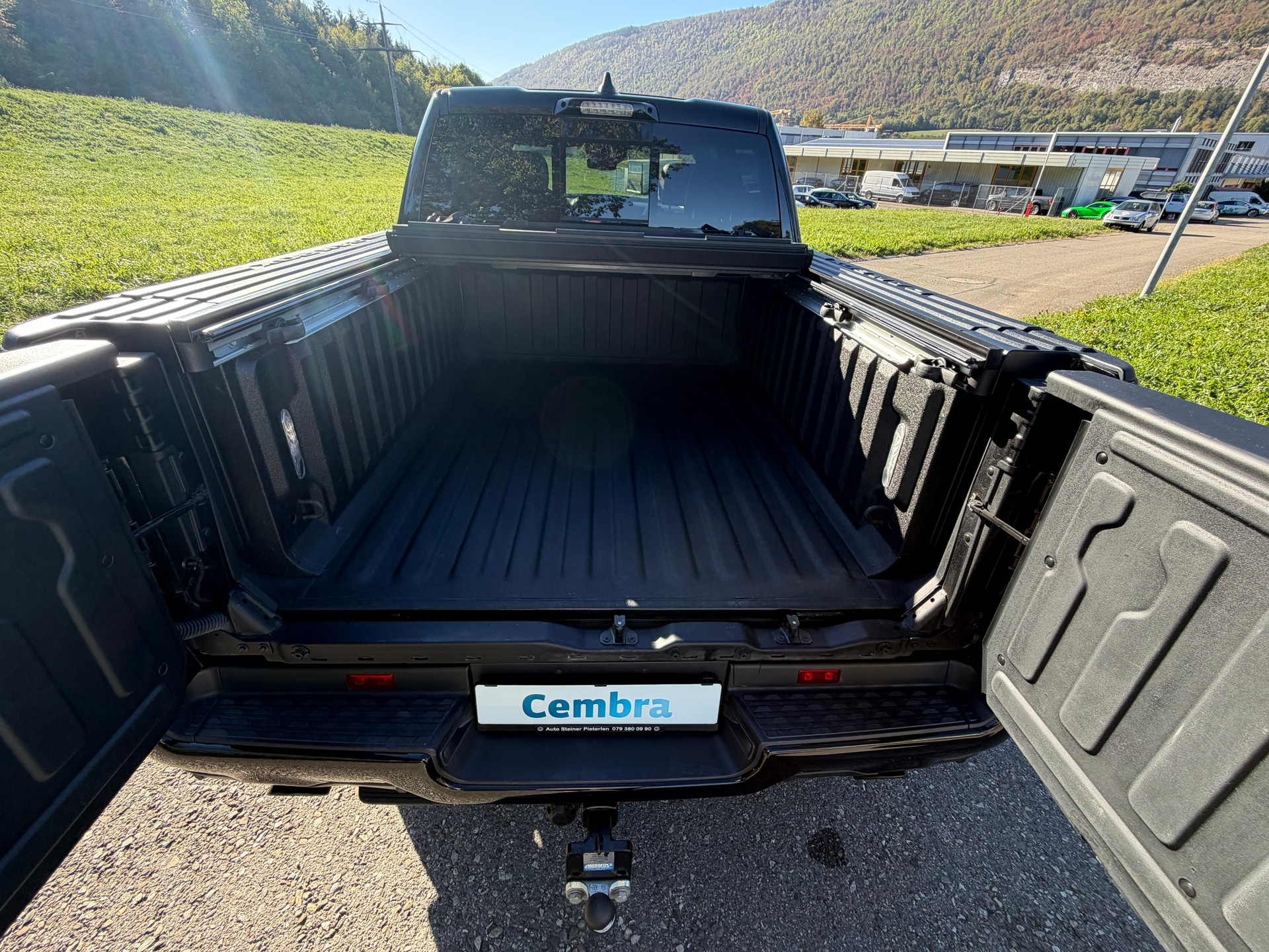 DODGE RAM LIMITED !! V8 5,7 400 PS CREW CAB "NEUSTES MODELL" VOLL OPTIONEN. INKL. LUFTFEDERUNG + AHK 3500 KG. MIT RAM BOX.-image-31