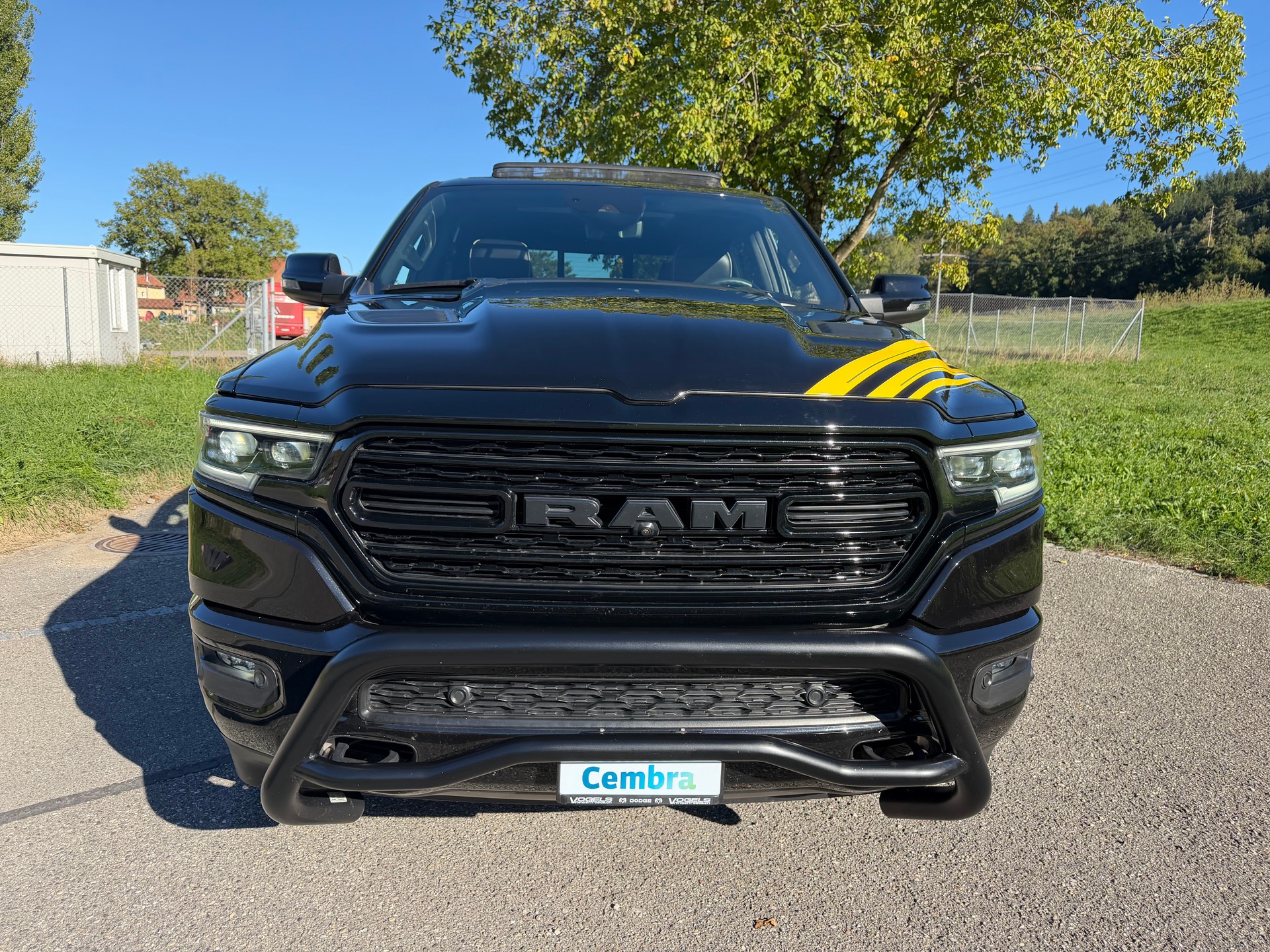 DODGE RAM LIMITED !! V8 5,7 400 PS CREW CAB "NEUSTES MODELL" VOLL OPTIONEN. INKL. LUFTFEDERUNG + AHK 3500 KG. MIT RAM BOX.-image-22