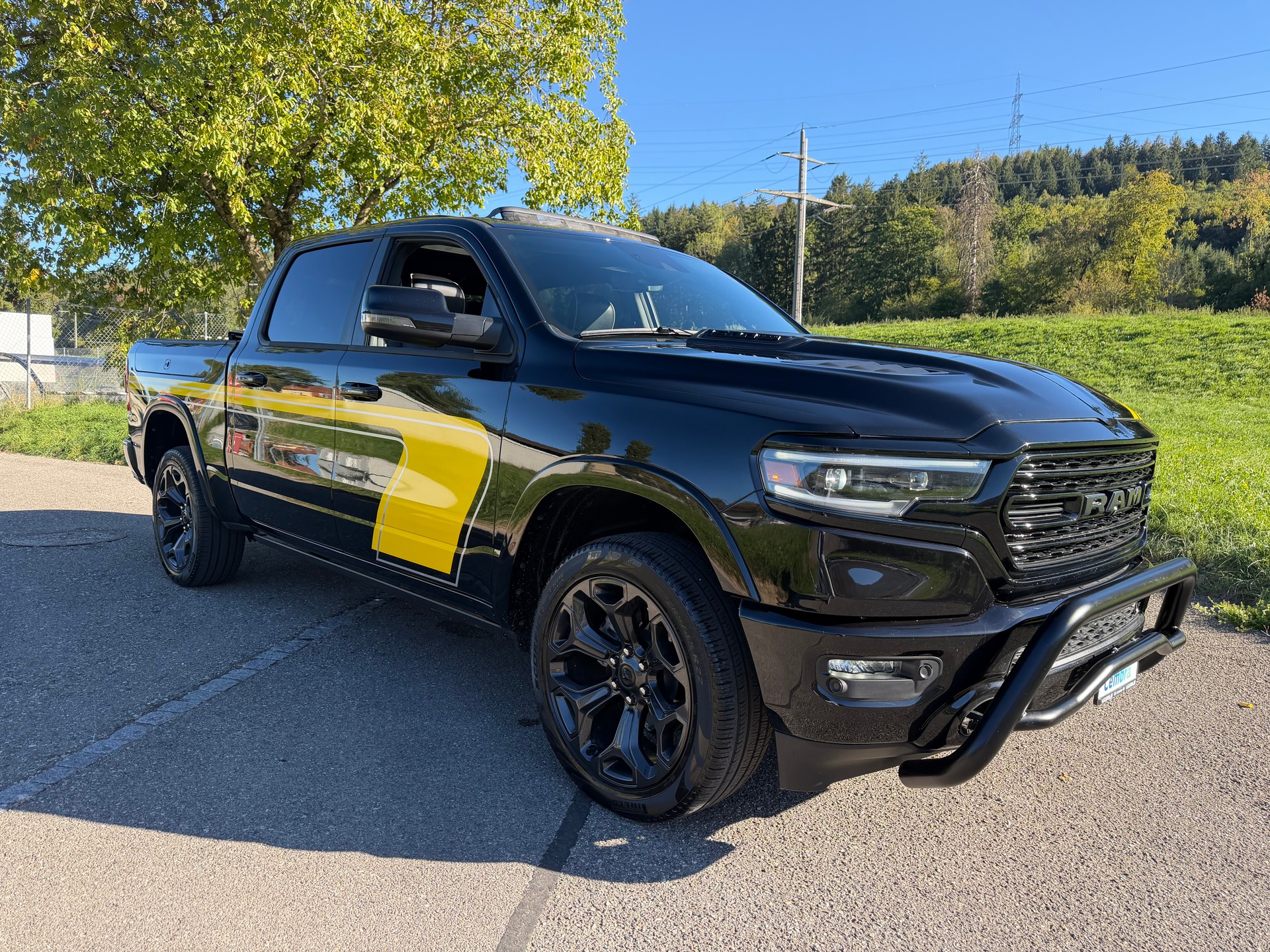 DODGE RAM LIMITED !! V8 5,7 400 PS CREW CAB "NEUSTES MODELL" VOLL OPTIONEN. INKL. LUFTFEDERUNG + AHK 3500 KG. MIT RAM BOX.-image-4