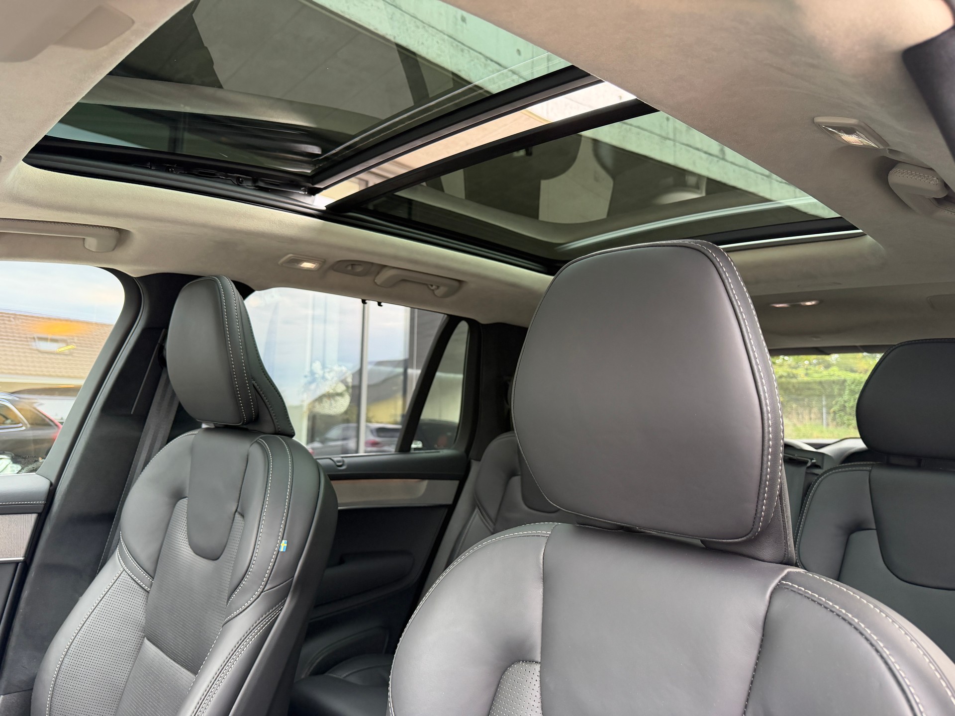 VOLVO XC90 B5 Benzin Mild Hybrid AWD Ultra Bright Geartronic *Bowers&Wilkins*-image-13