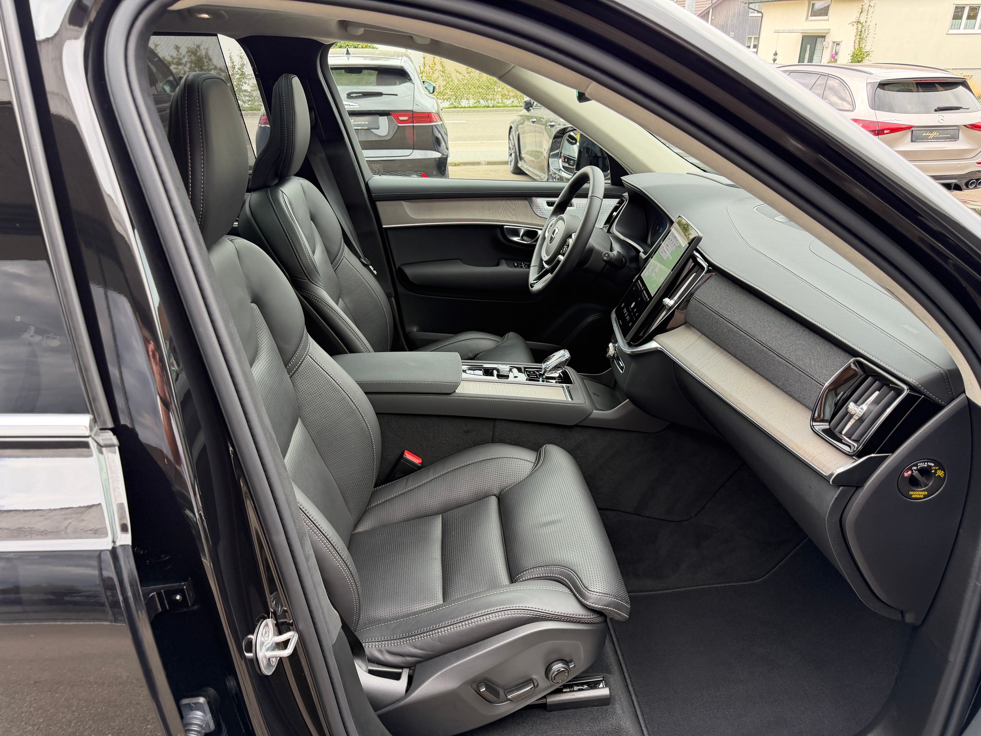 VOLVO XC90 B5 Benzin Mild Hybrid AWD Ultra Bright Geartronic *Bowers&Wilkins*-image-11