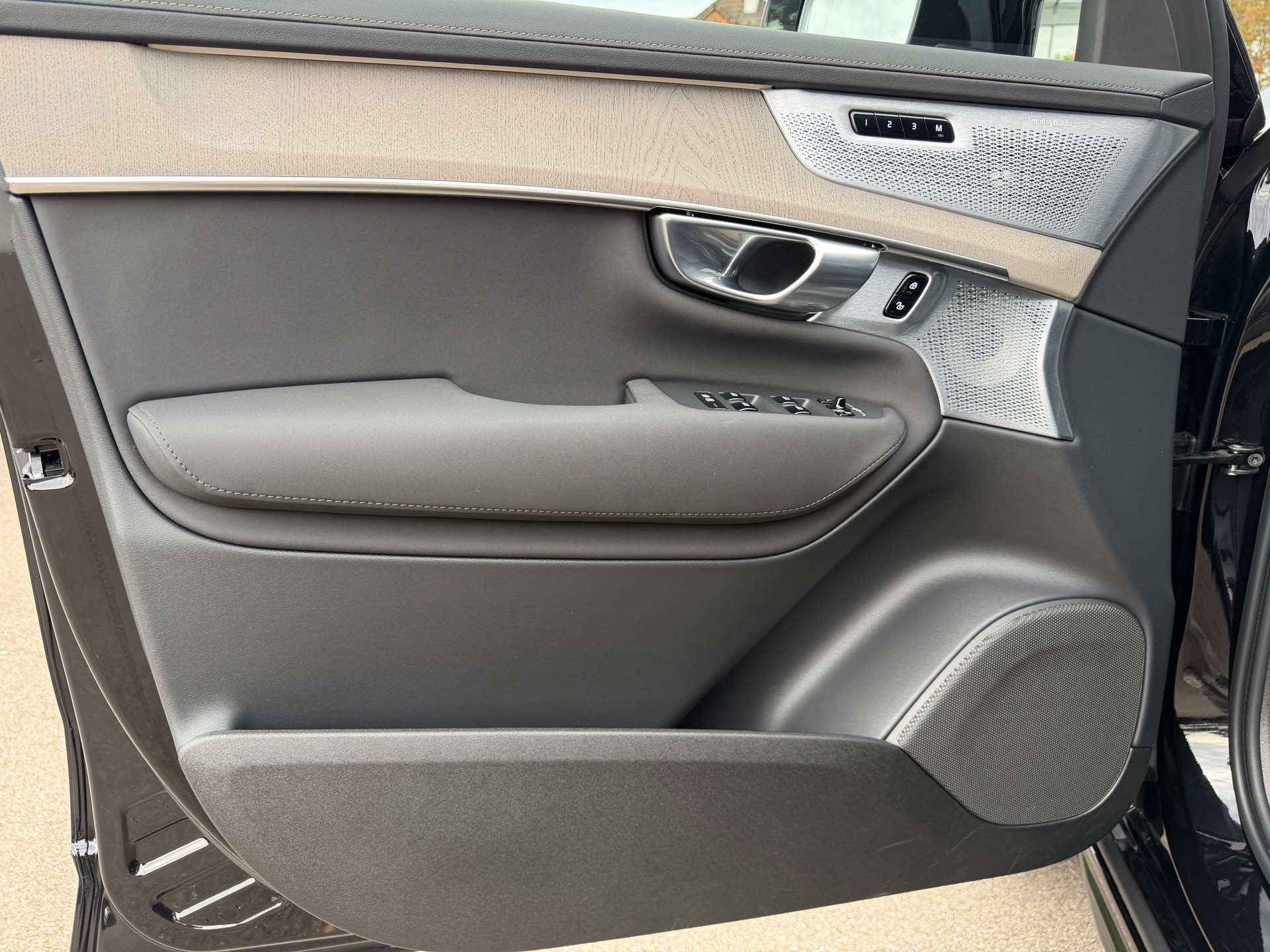 VOLVO XC90 B5 Benzin Mild Hybrid AWD Ultra Bright Geartronic *Bowers&Wilkins*-image-30