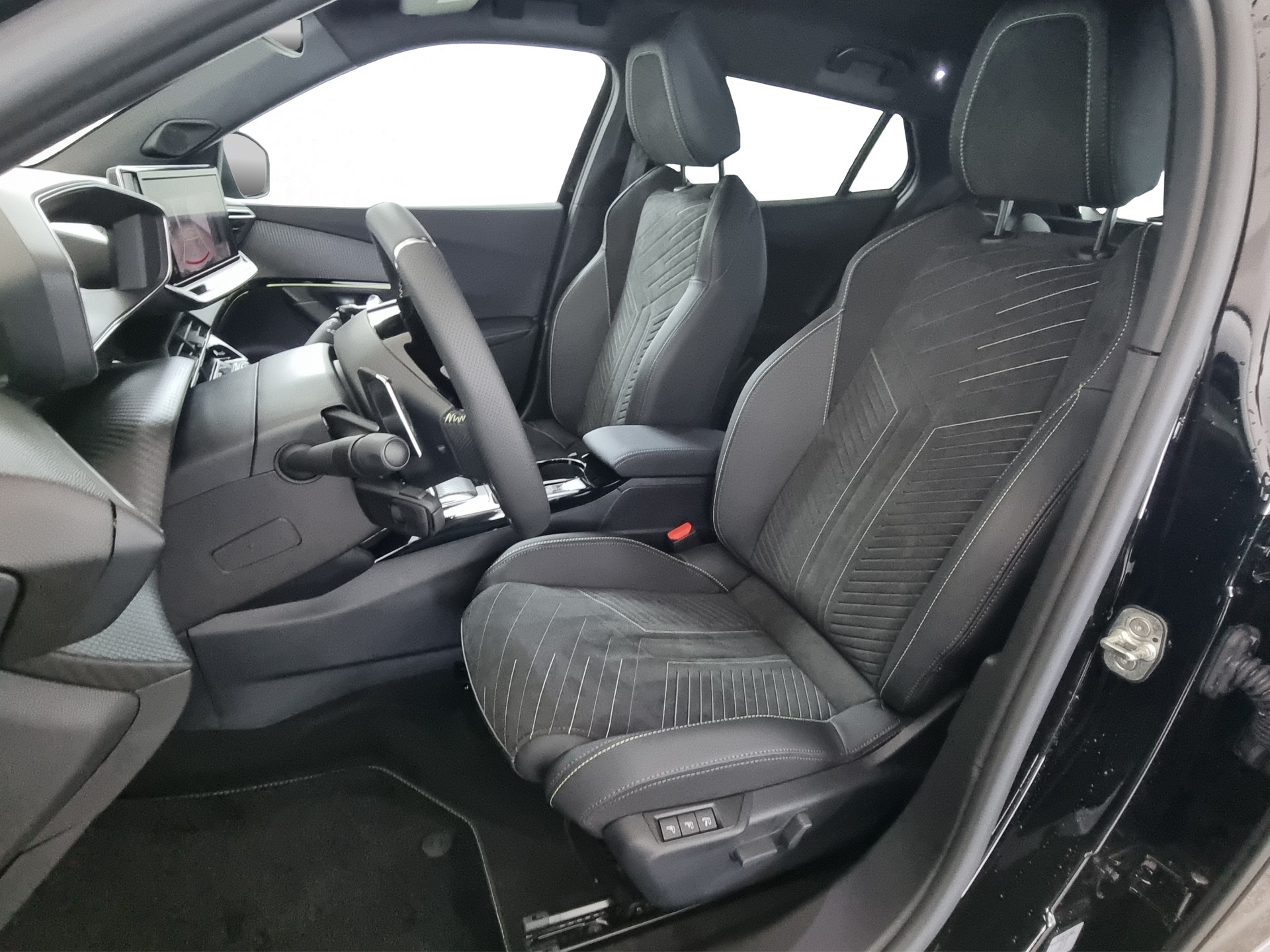 PEUGEOT 2008 GT 1.2 Pure Tech-image-5