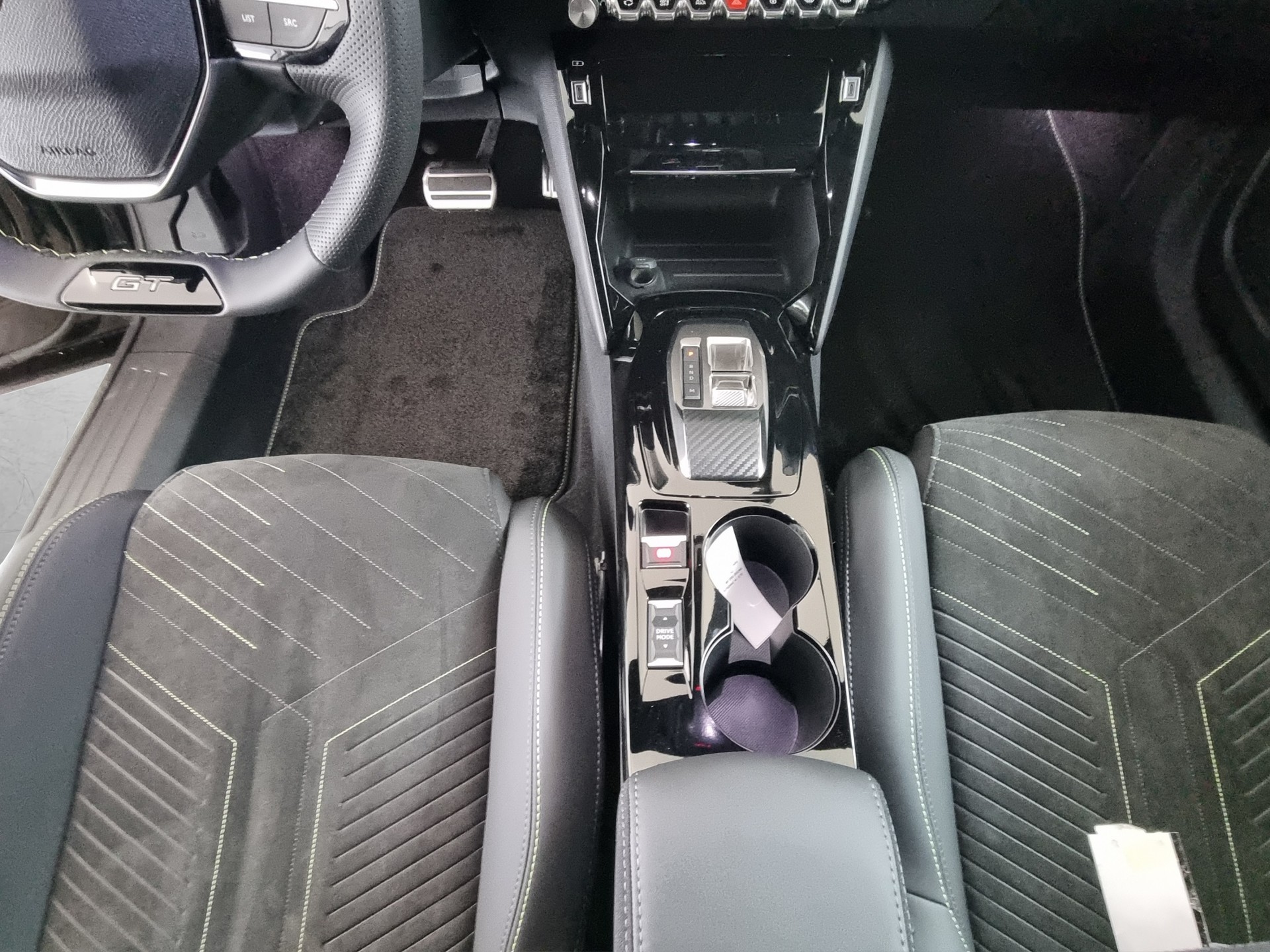 PEUGEOT 2008 GT 1.2 Pure Tech-image-9