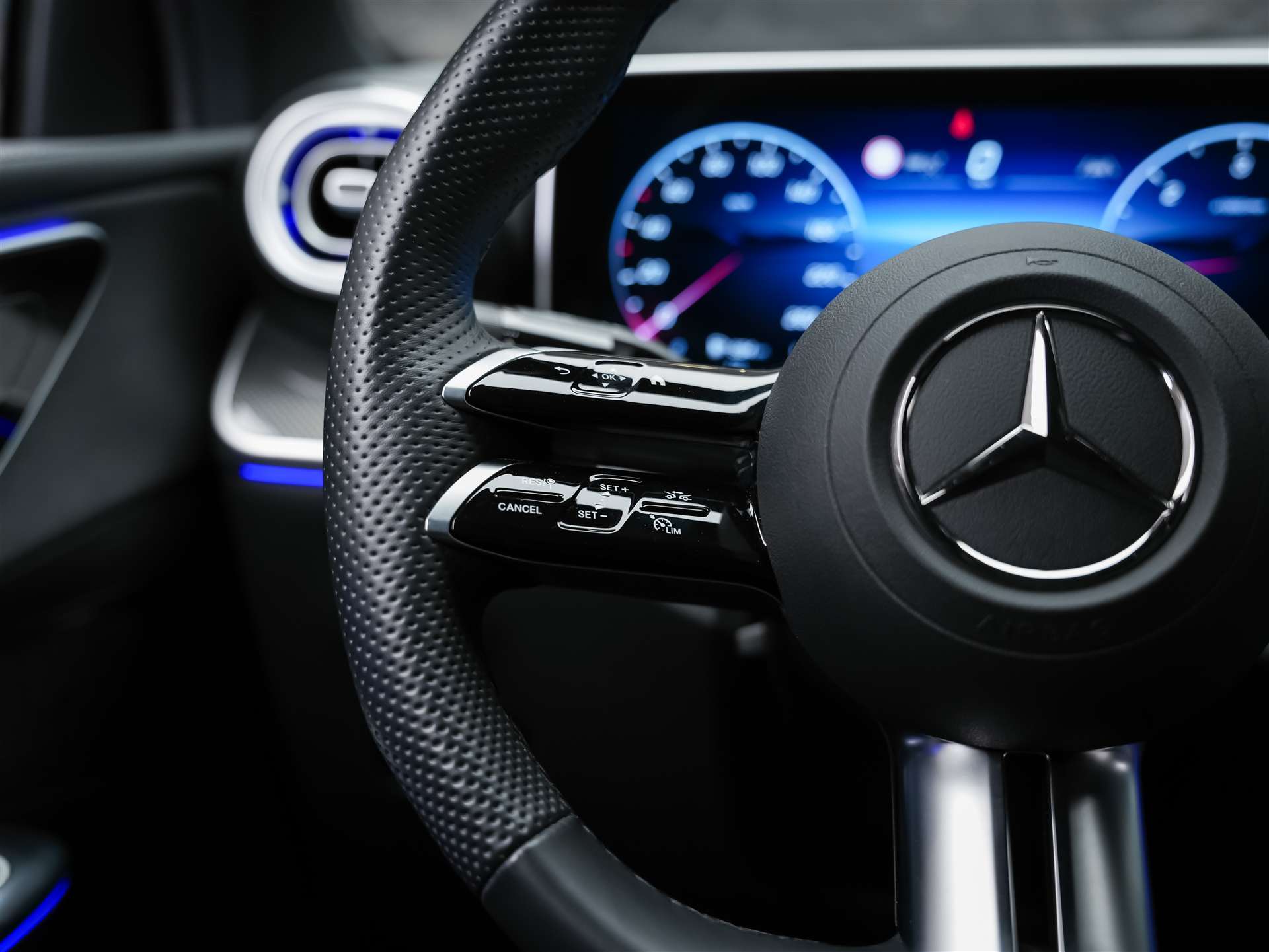 MERCEDES-BENZ GLC Coupé 220 d 4Matic AMG Line 9G-Tronic *Werksgarantie*21" Felgen*360° Kamera*AHK*-image-26
