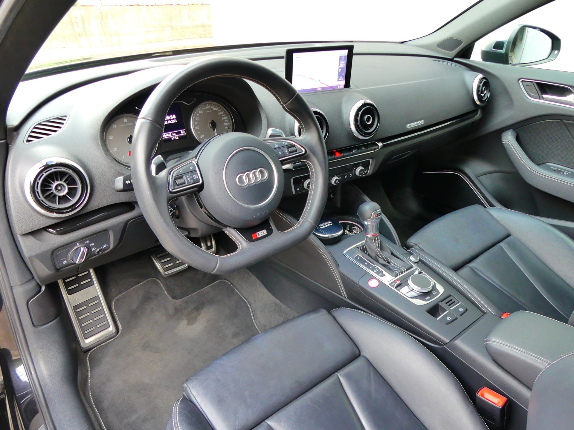 AUDI S3 Sportback 2.0 TFSI quattro S-tronic-image-5