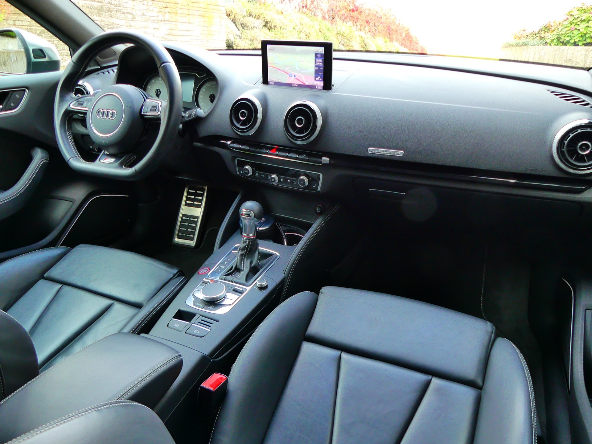 AUDI S3 Sportback 2.0 TFSI quattro S-tronic-image-6