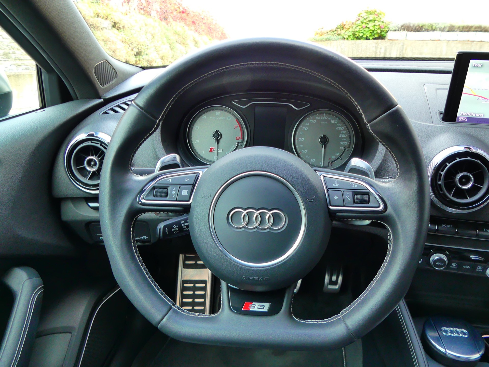 AUDI S3 Sportback 2.0 TFSI quattro S-tronic-image-8