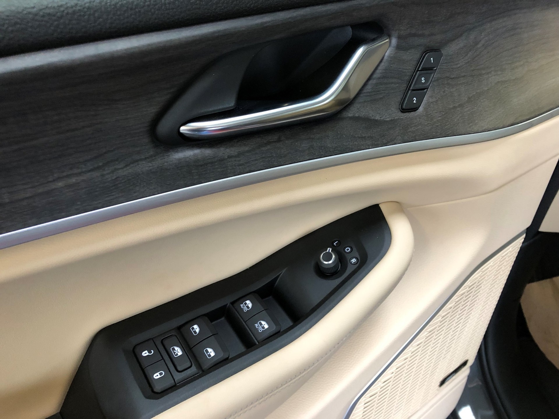 JEEP Grand Cherokee 3.6-V6 LIMITED AWD 4x4 Lang-image-23