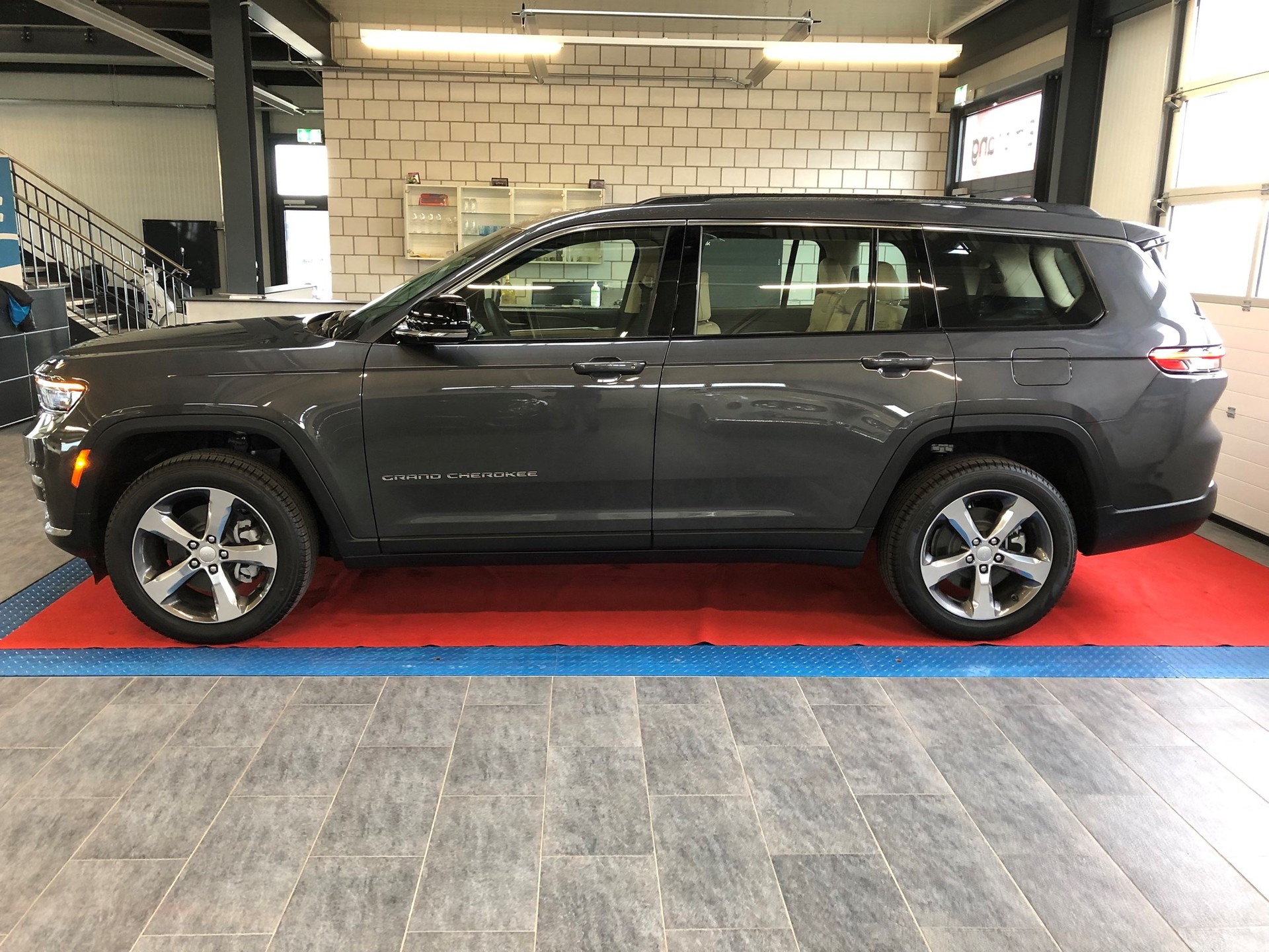 JEEP Grand Cherokee 3.6-V6 LIMITED AWD 4x4 Lang-image-5