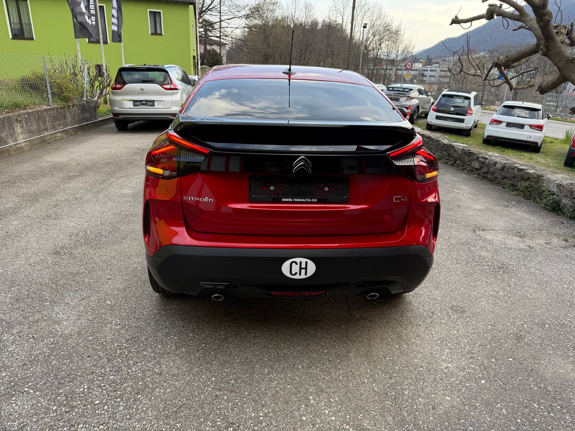 CITROEN C4 1.2 Pure Tech Shine EAT8-image-3