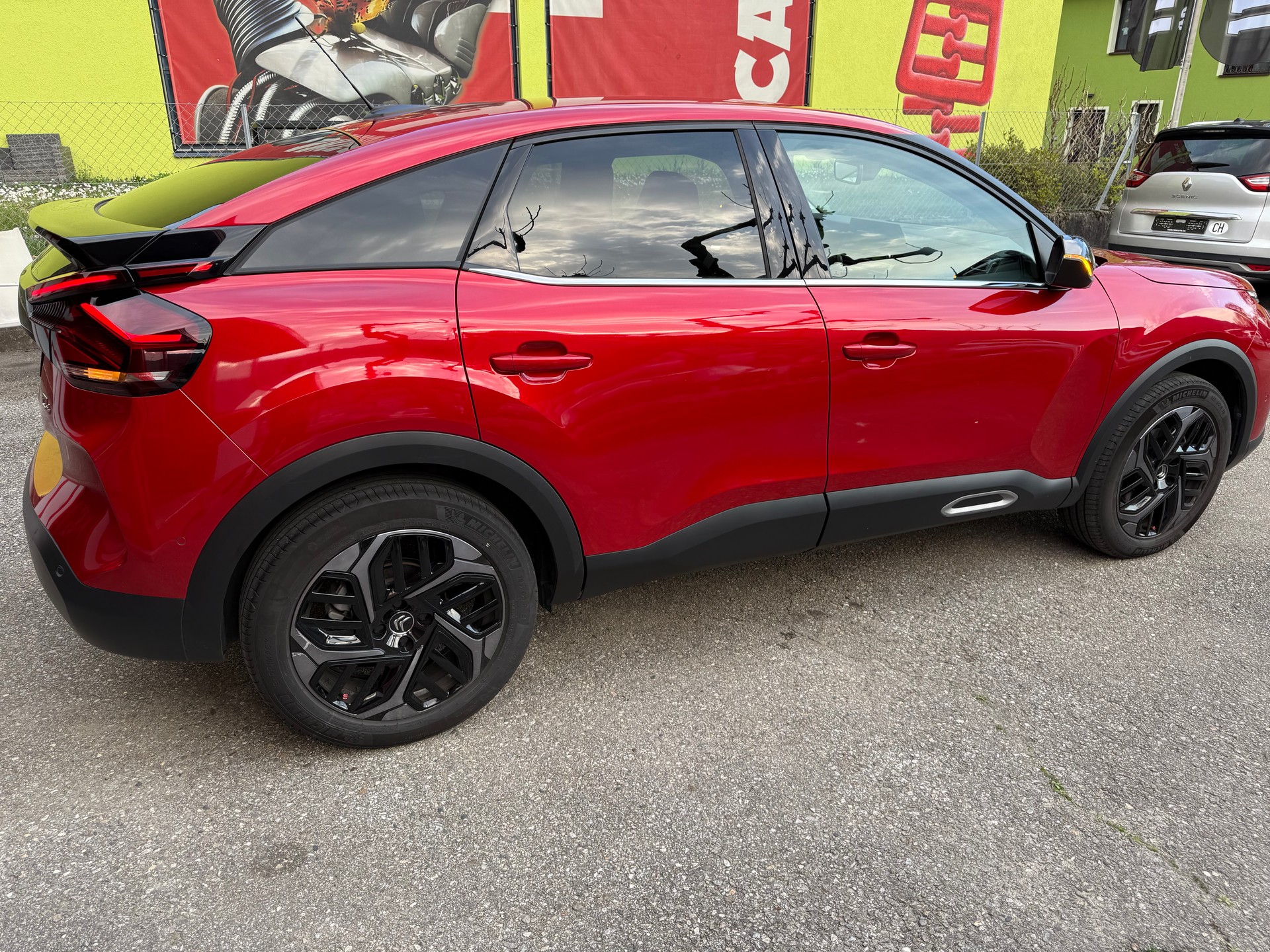 CITROEN C4 1.2 Pure Tech Shine EAT8-image-2